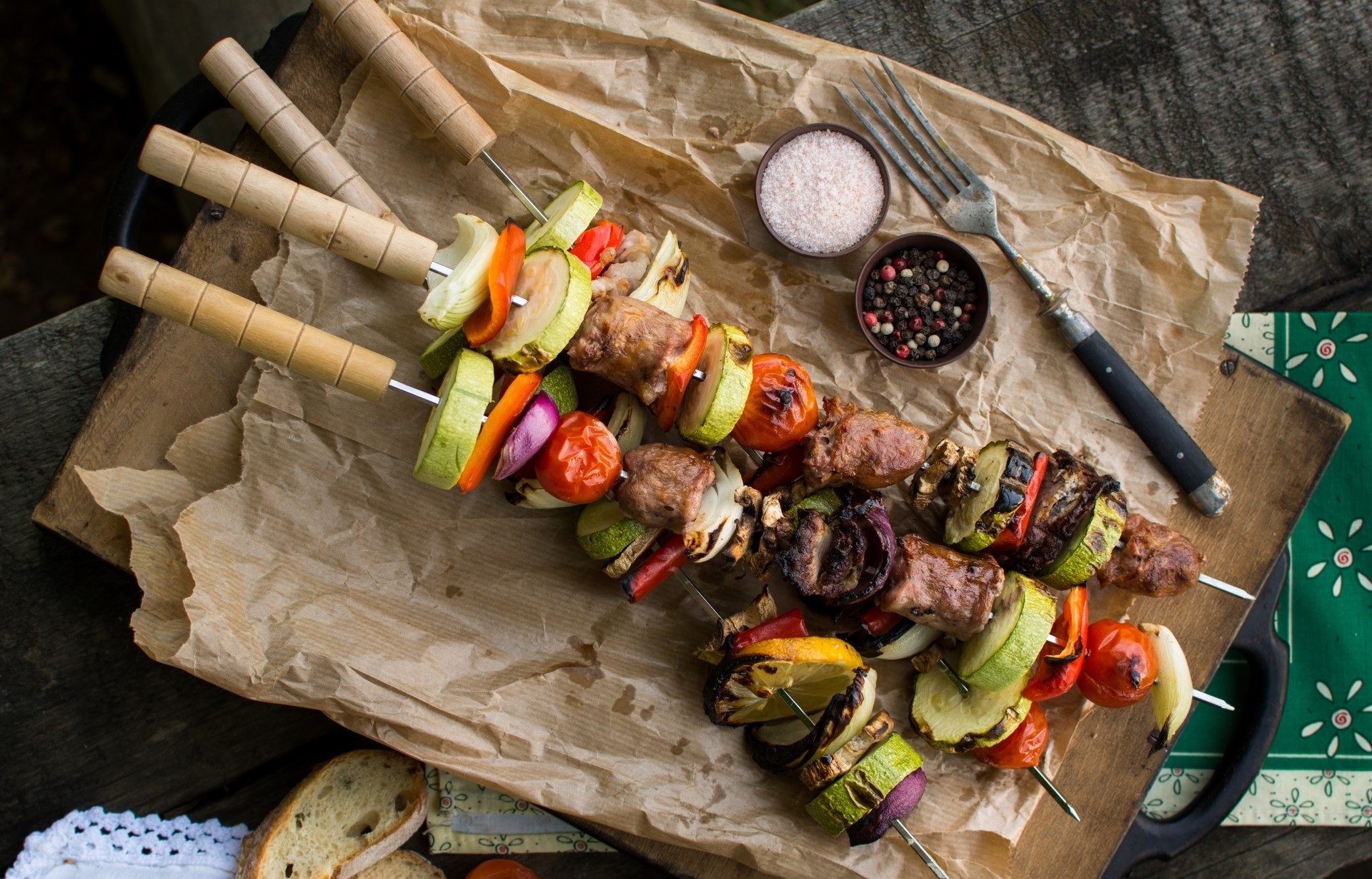 Shashlik with vegetables on skewers HD Wallpaper