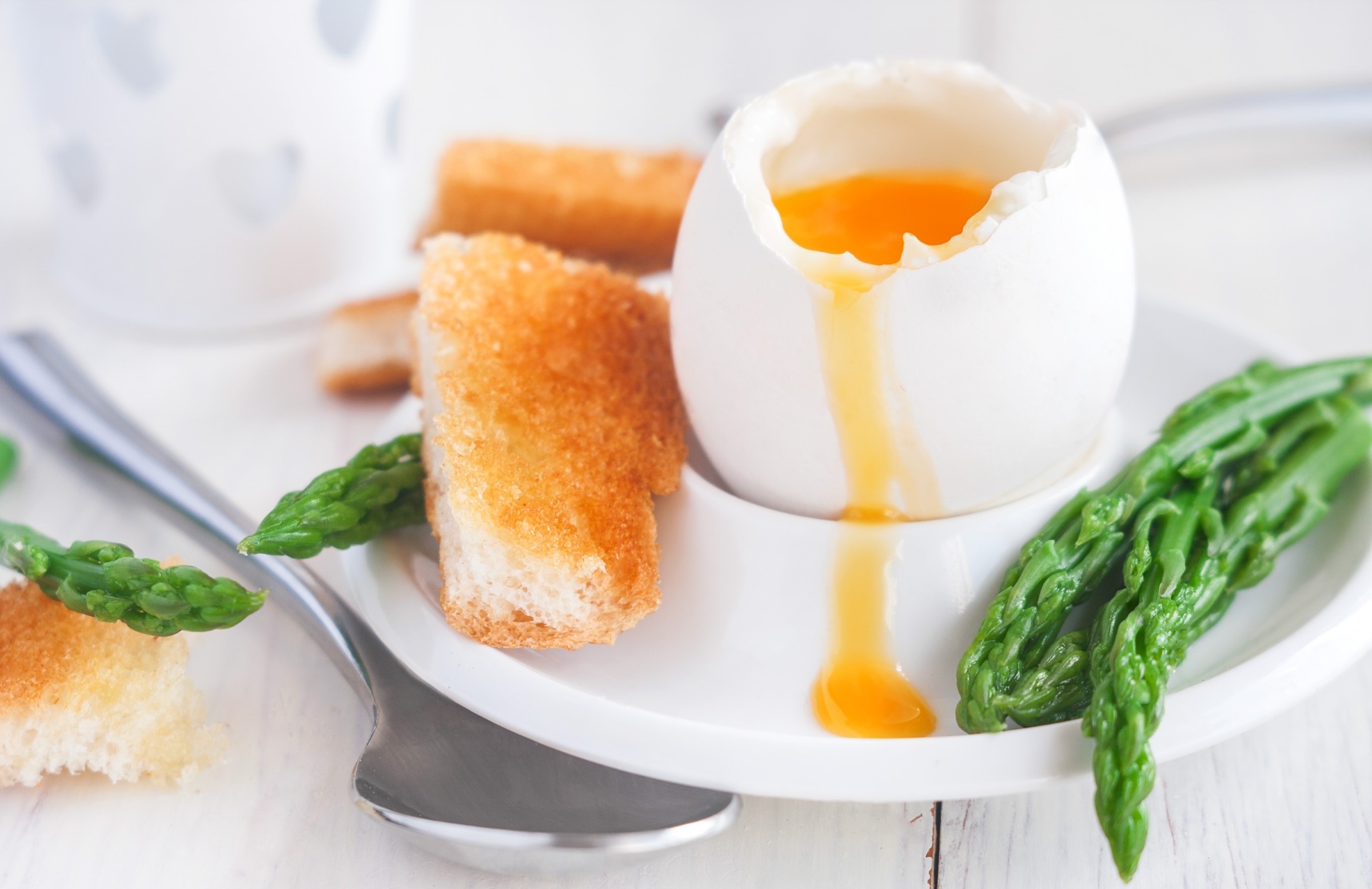 Soft-boiled egg with toast and asparagus HD Wallpaper