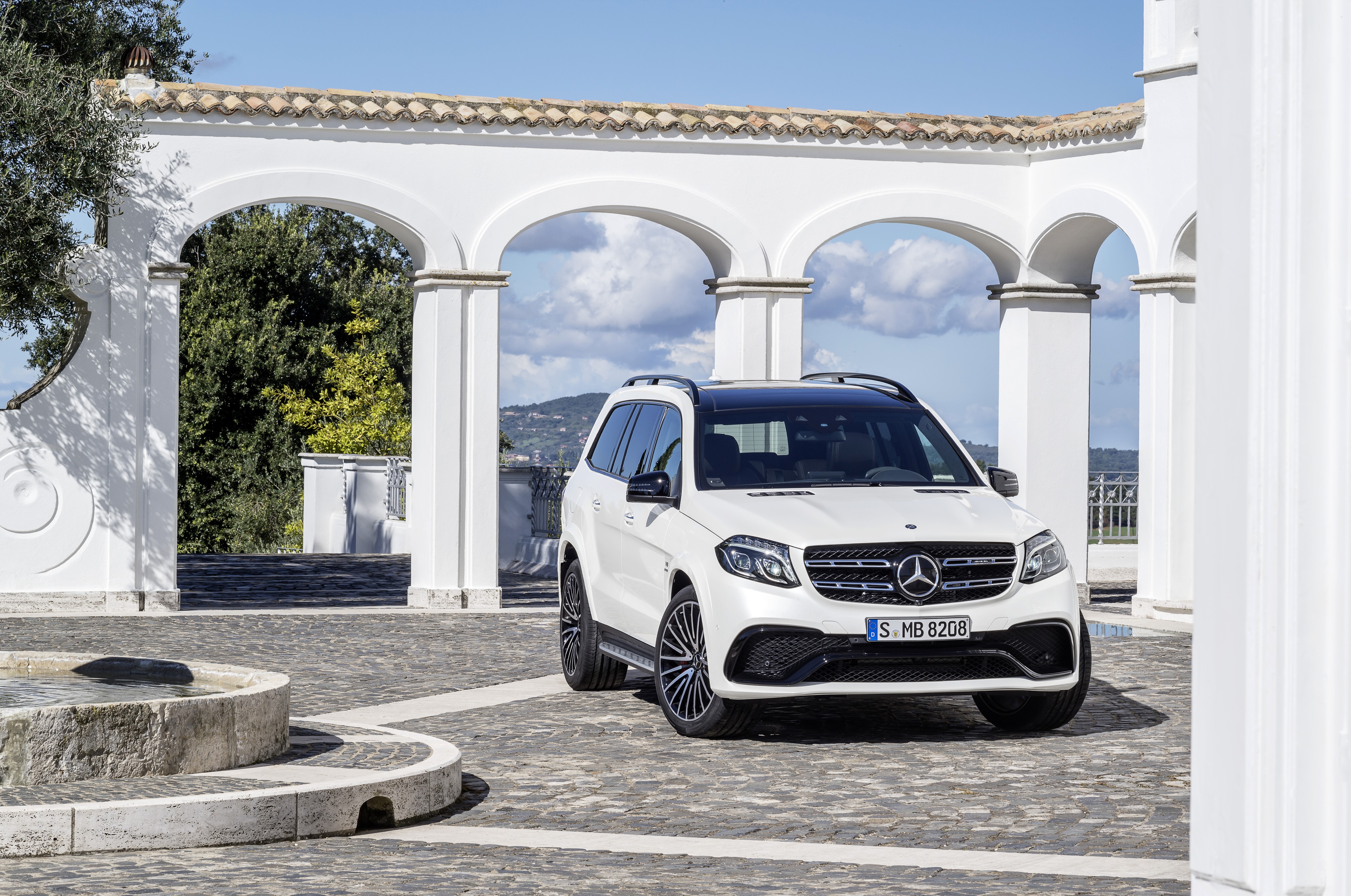 White 2015 Mercedes-Benz AMG GLS 63 HD Wallpaper