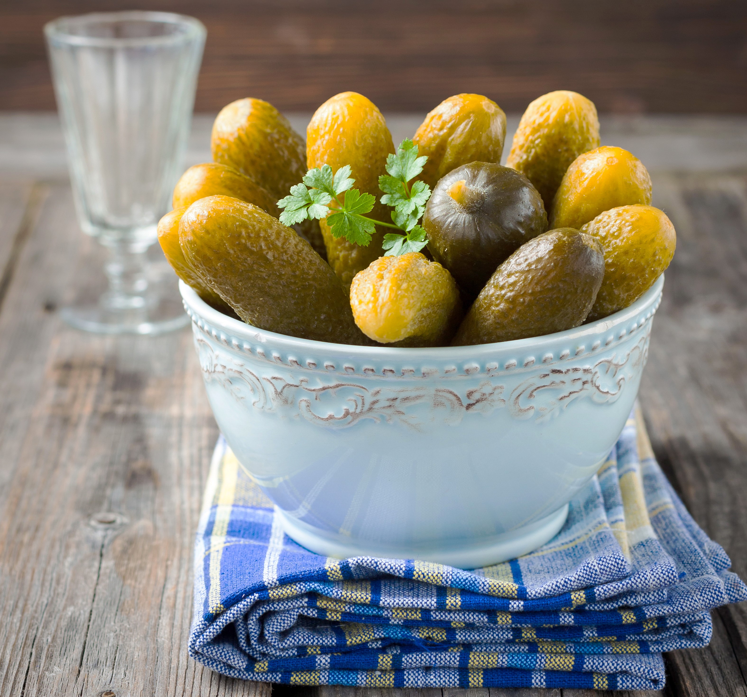 Bowl of pickles with a shot glass HD Wallpaper