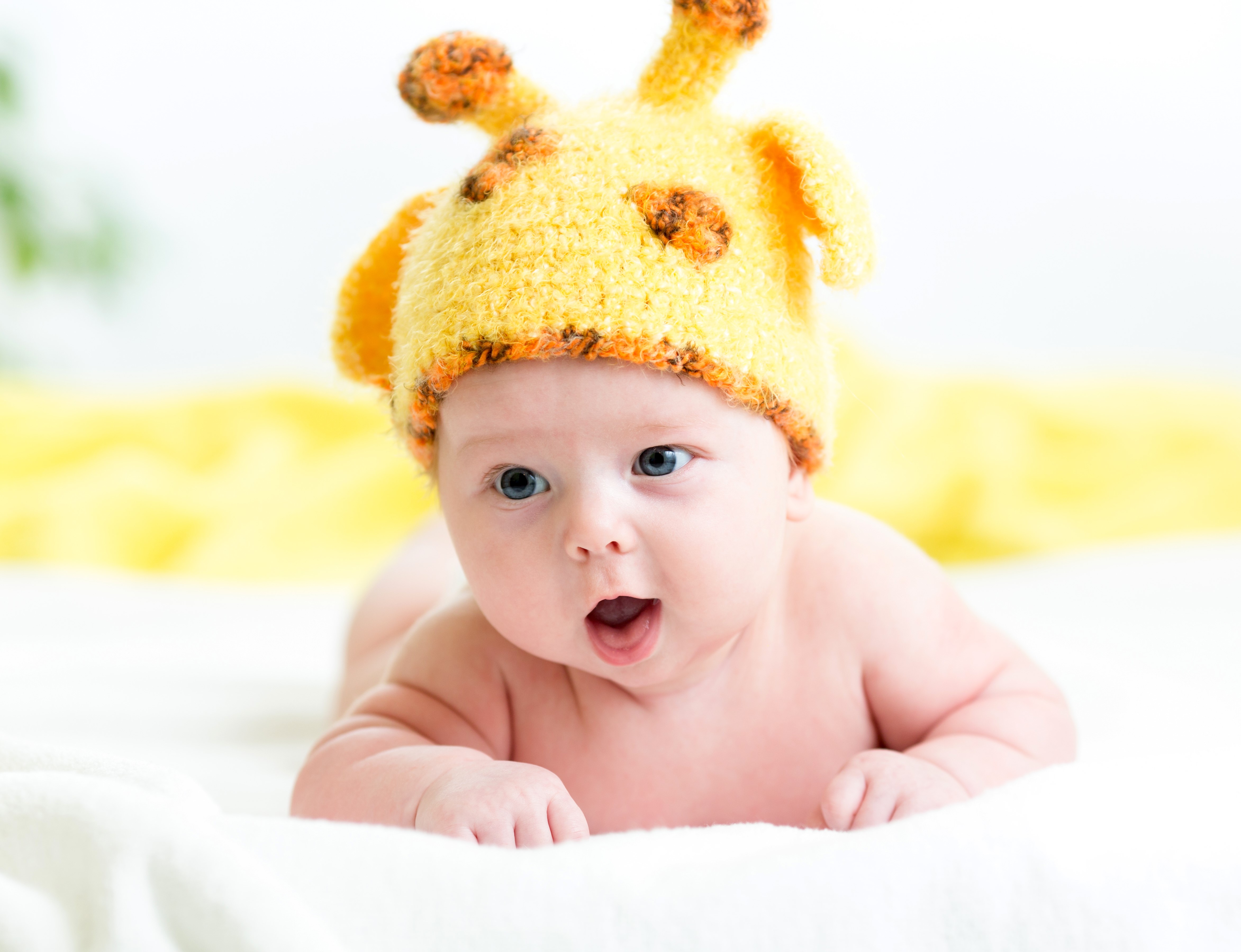 Baby wearing a giraffe hat HD Wallpaper