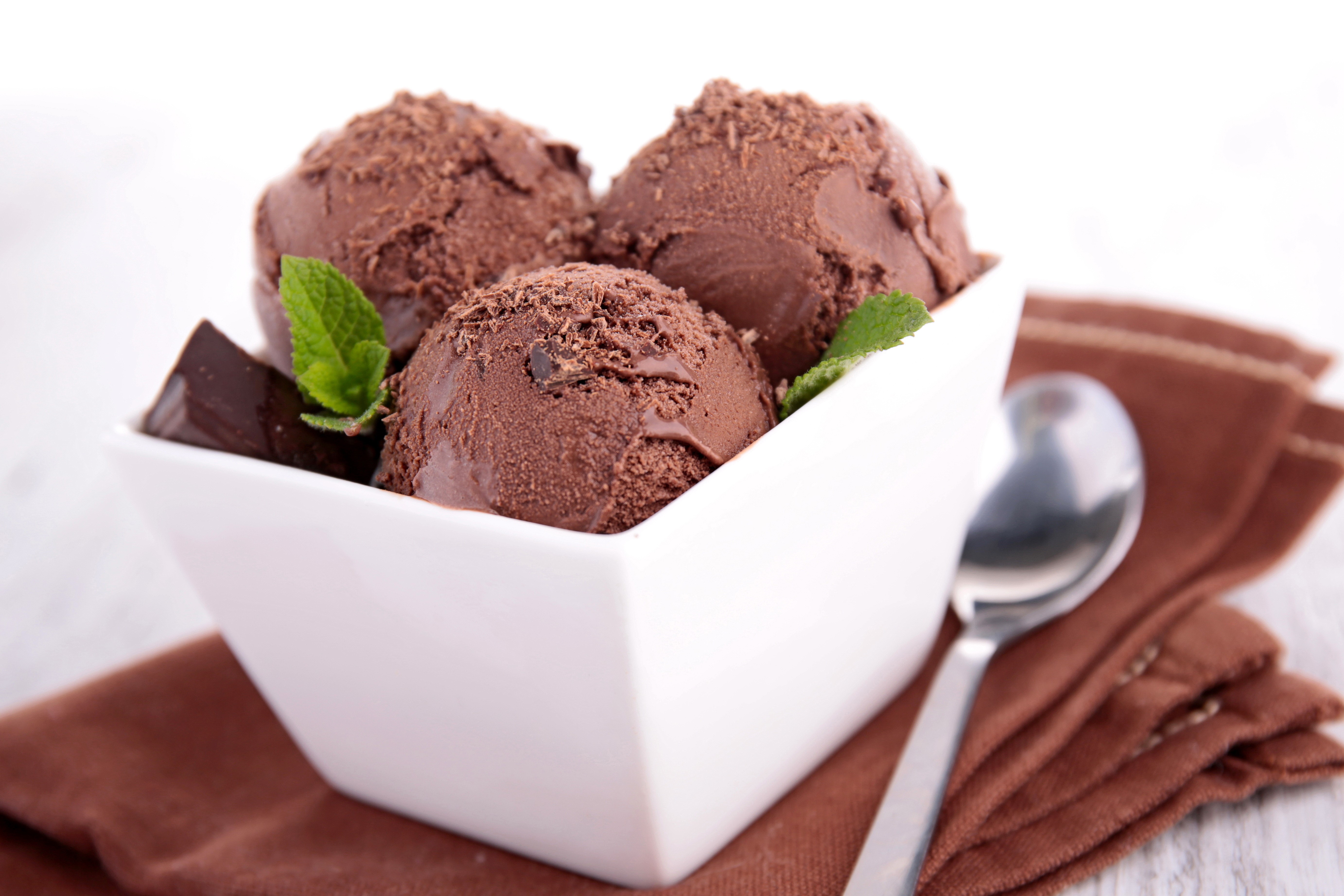 Chocolate ice cream scoops in a bowl HD Wallpaper