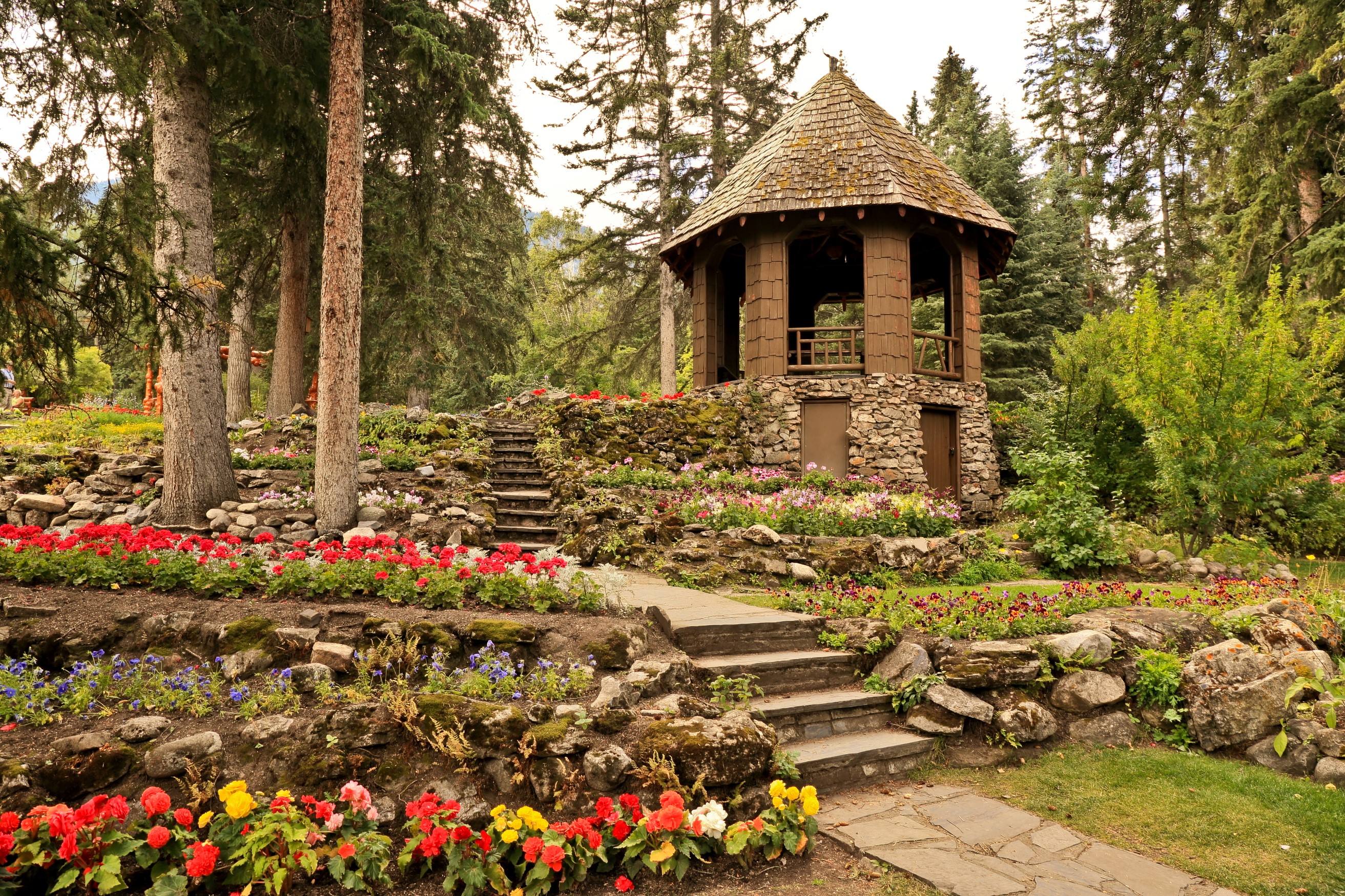 Gazebo in Cascade Gardens, Banff, Canada HD Wallpaper