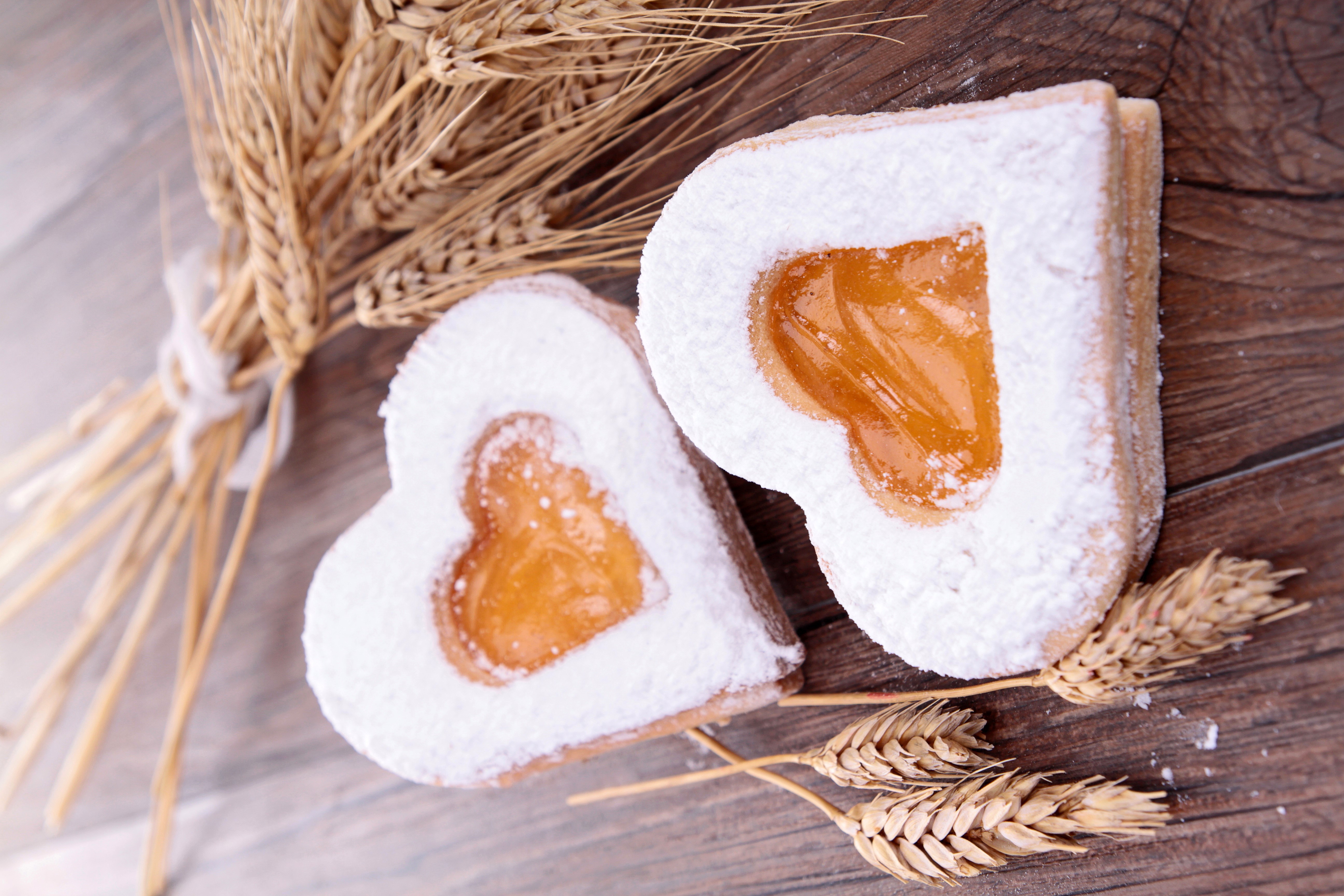 Heart-shaped cookies with jam and wheat ears HD Wallpaper