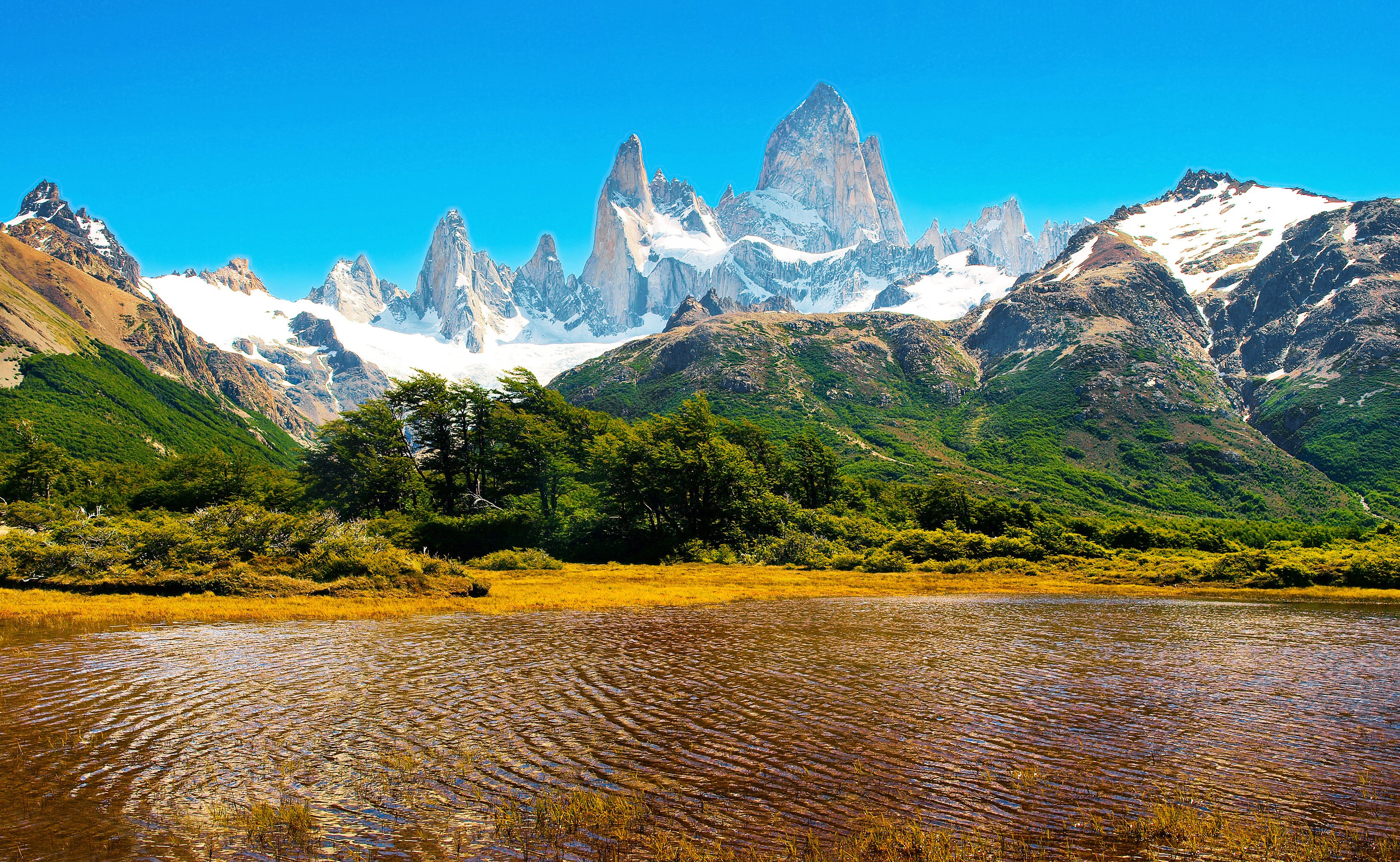 Fitz Roy Mountains and lake in El Chaltén, Argentina HD Wallpaper