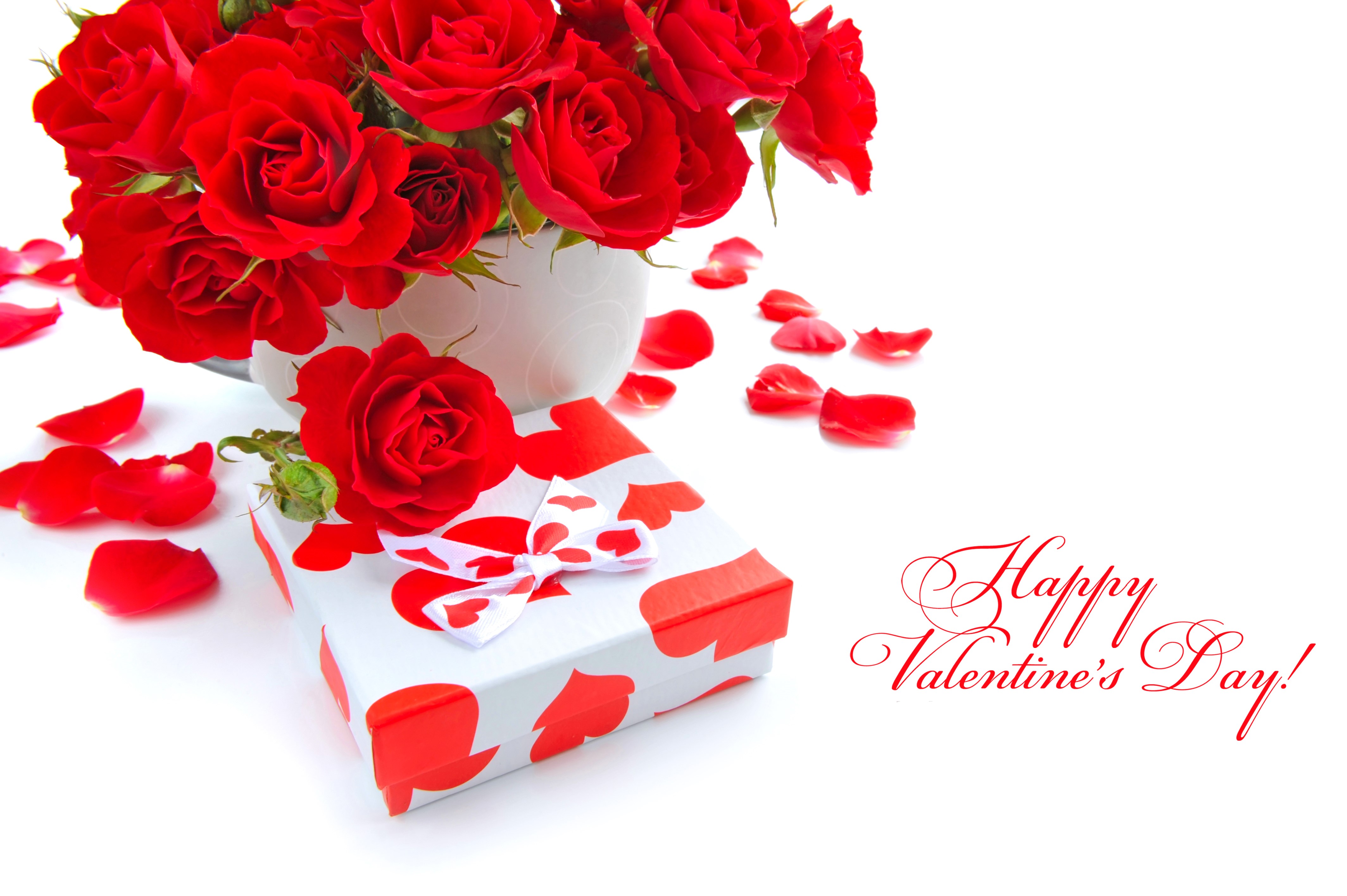 Red Roses and Gift for Valentine's Day HD Wallpaper
