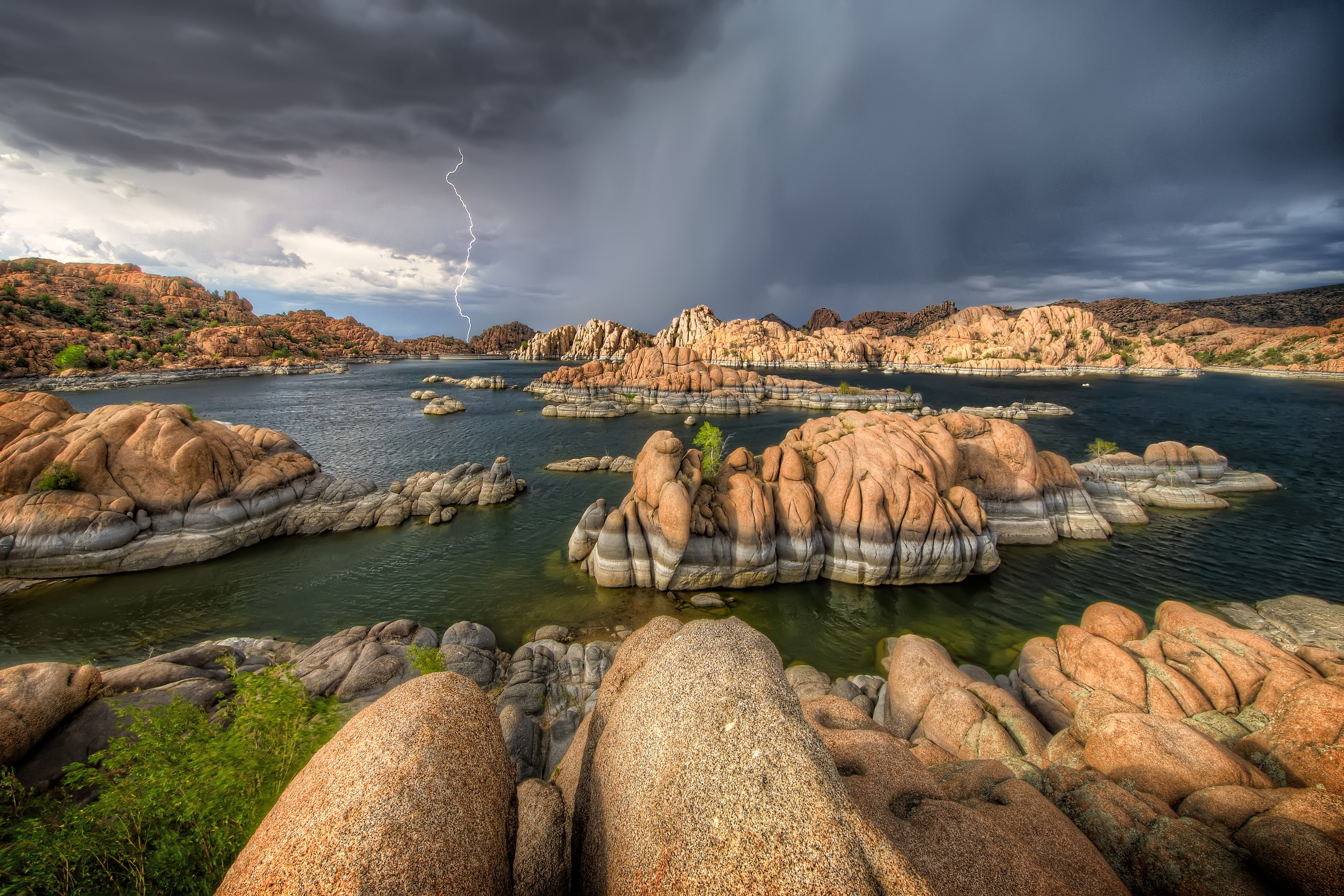 Lightning strikes Watson Lake in Prescott Arizona USA HD Wallpaper