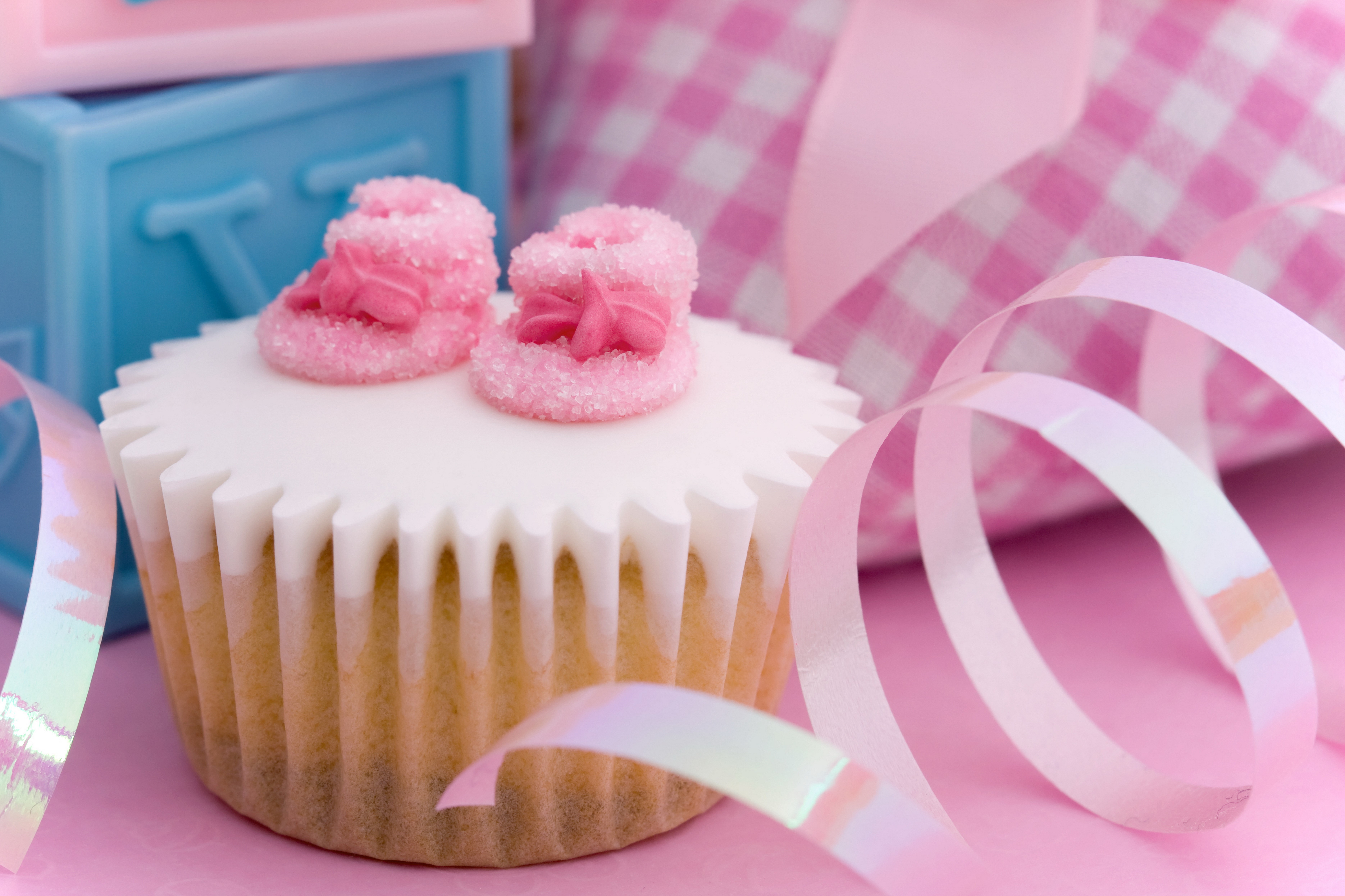 Cupcake with baby booties and ribbon HD Wallpaper