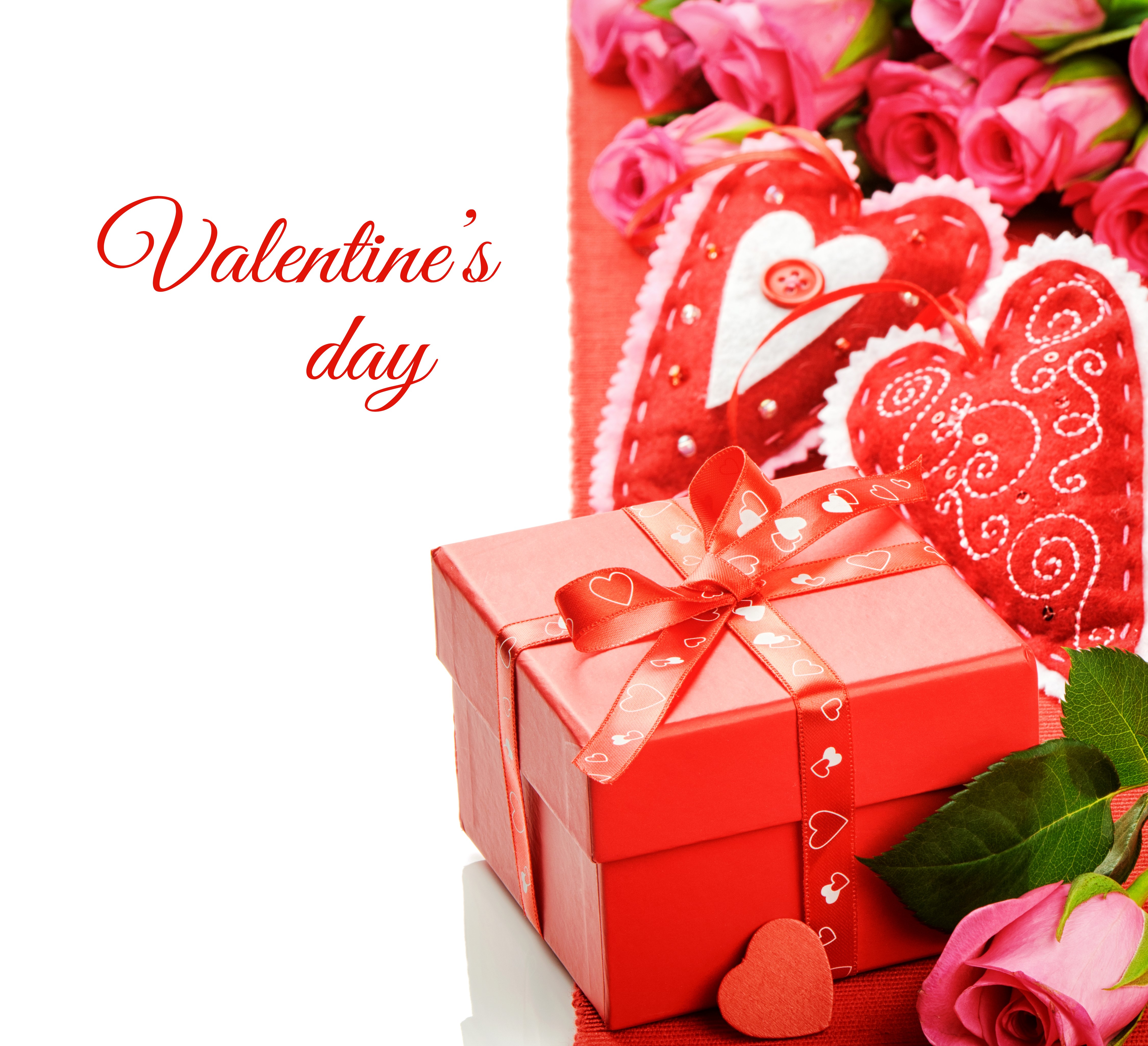 Valentine's Day Gift with Roses and Hearts HD Wallpaper