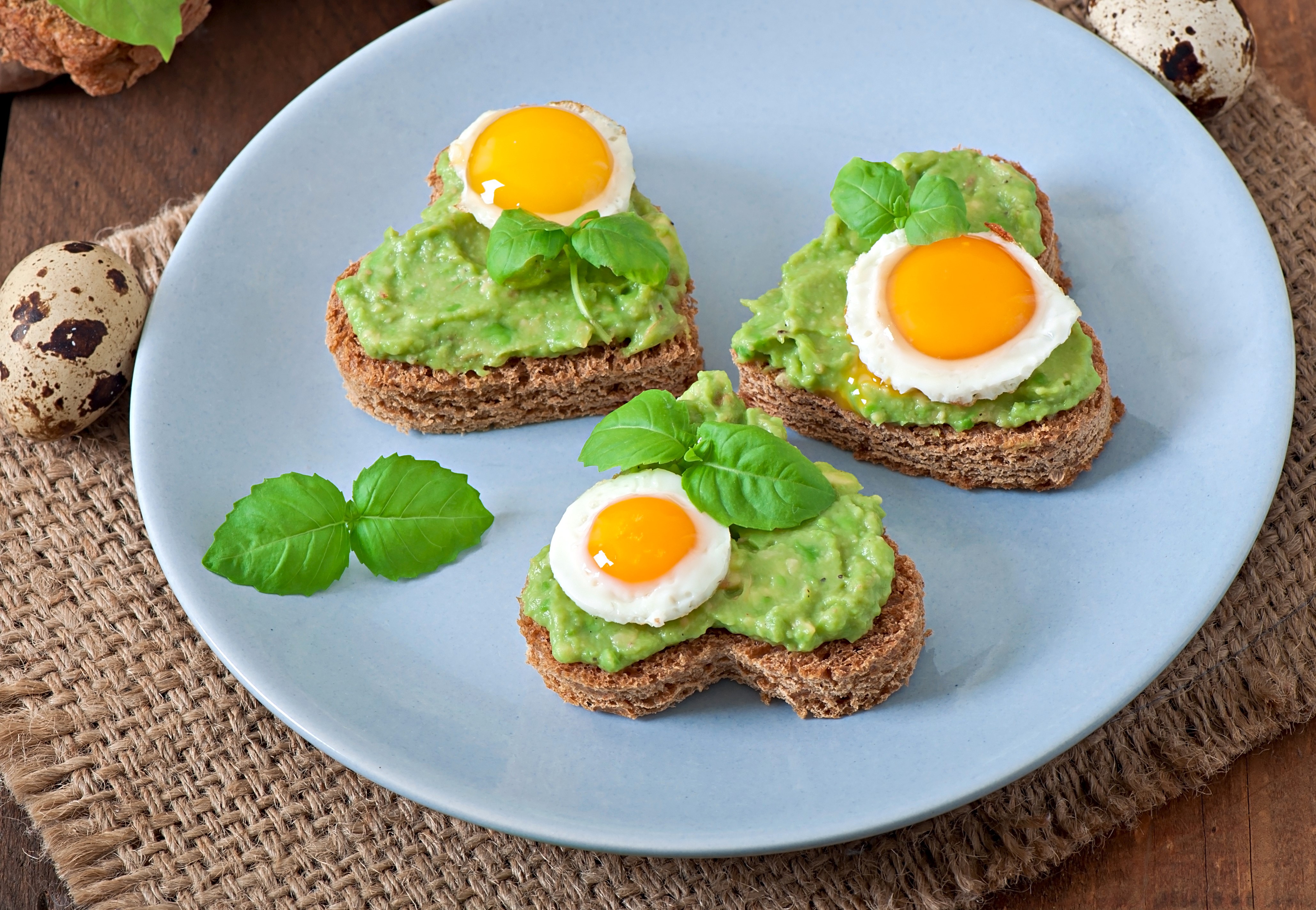 Heart-shaped avocado toast with quail eggs HD Wallpaper