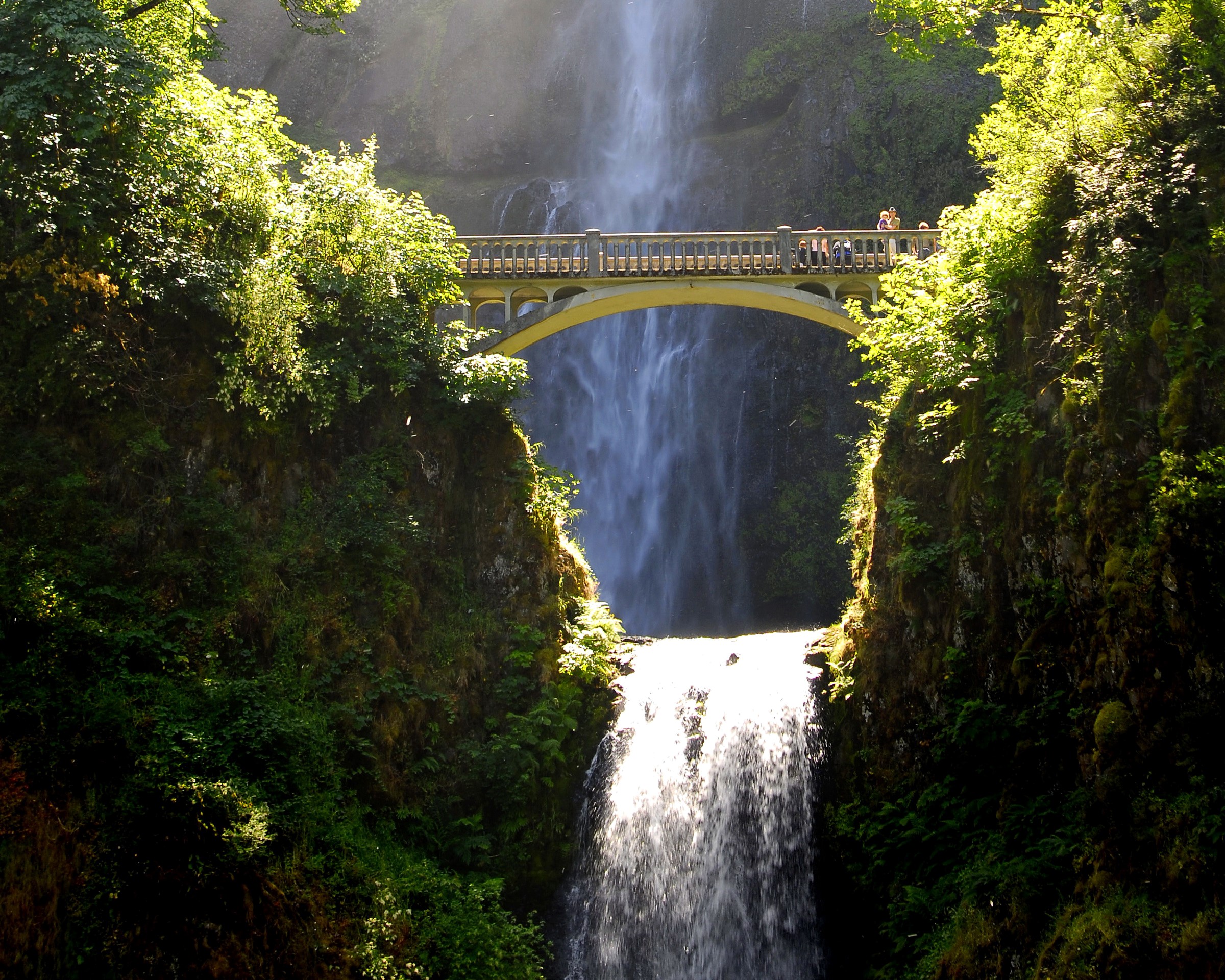 Multnomah Falls with a bridge and people HD Wallpaper