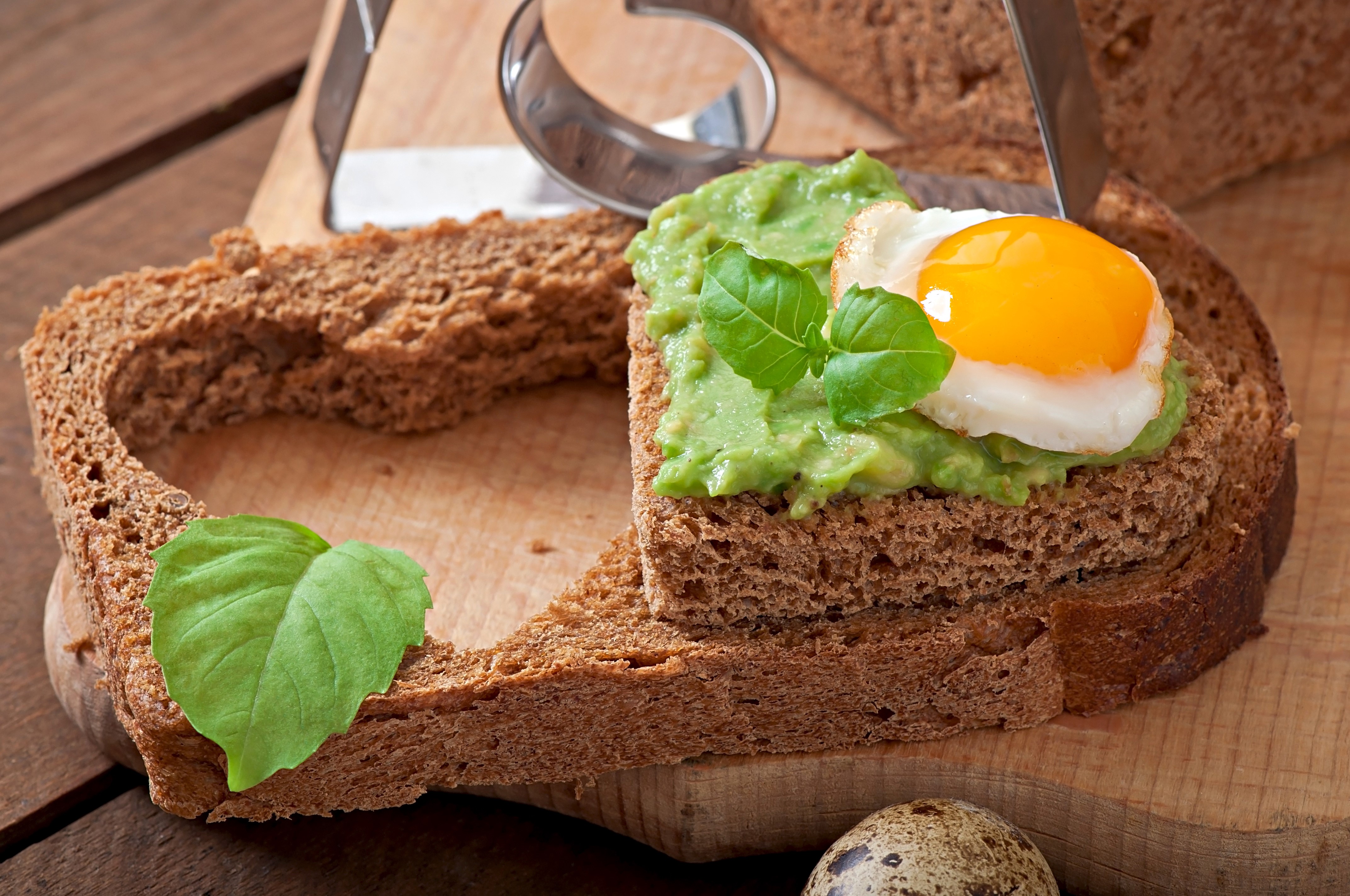 Heart-shaped toast with avocado and fried egg HD Wallpaper