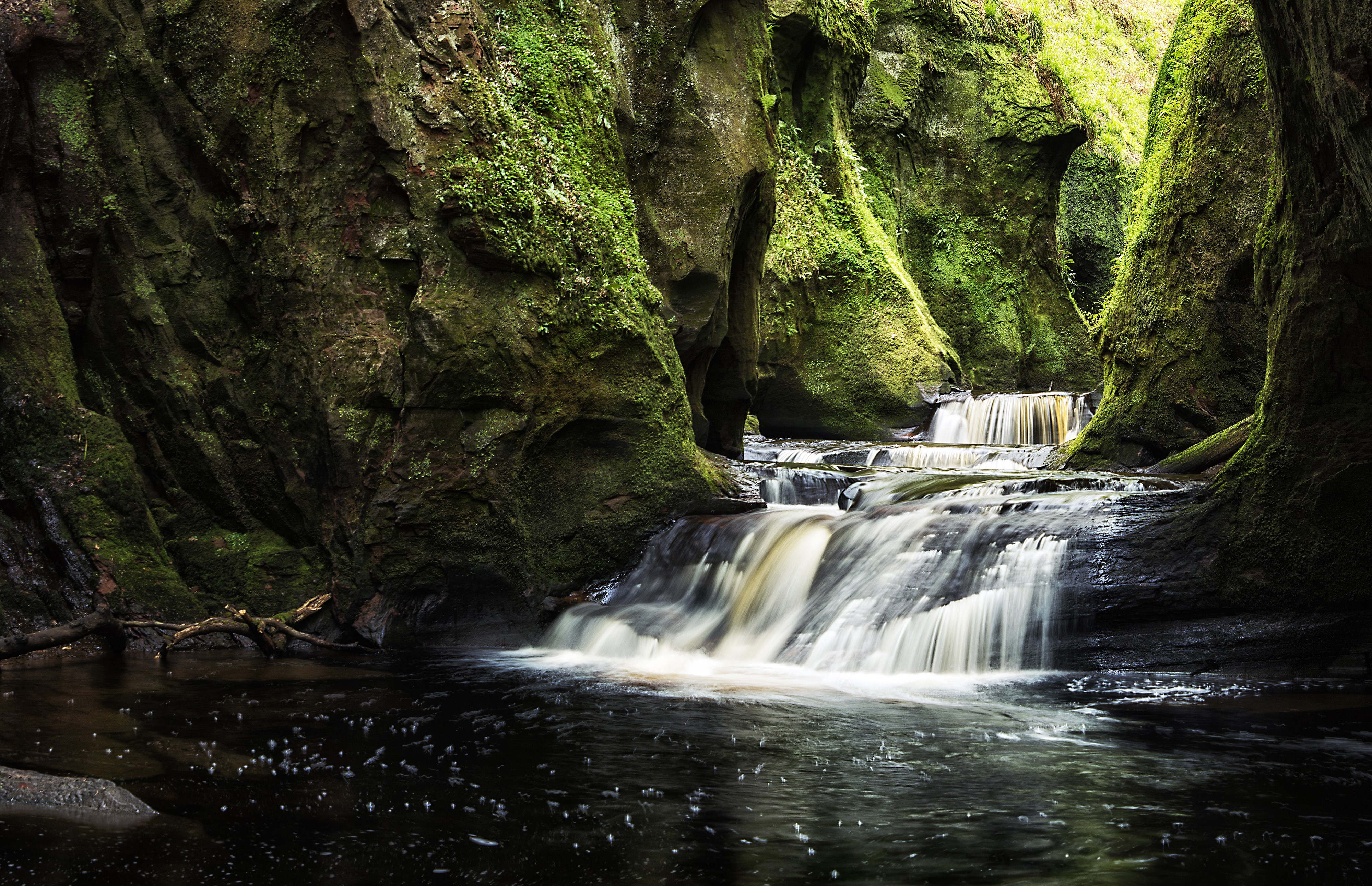 Waterfalls in Mossy Crags at Finnich, Scotland HD Wallpaper