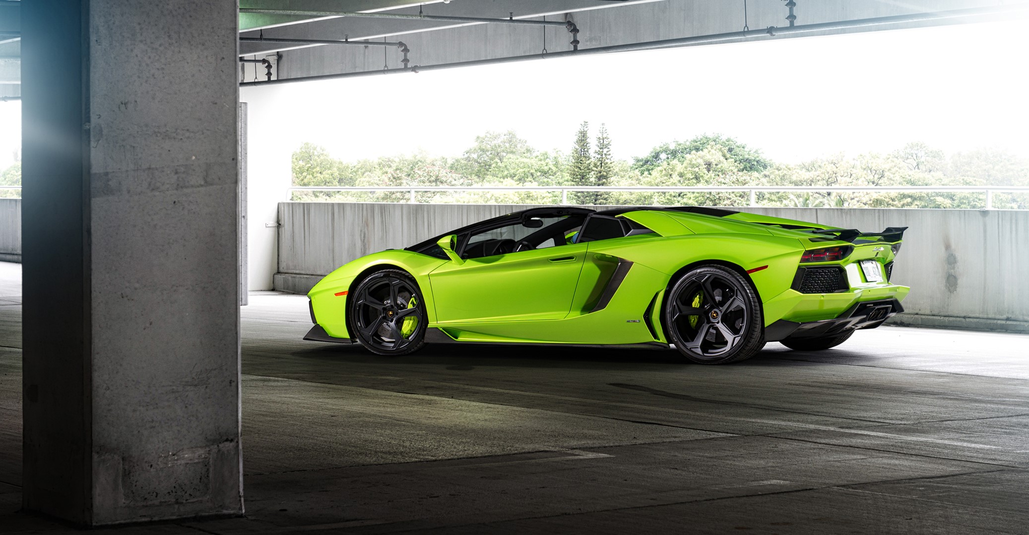 Yellow-green Lamborghini Aventador LP-700-4 Roadster HD Wallpaper