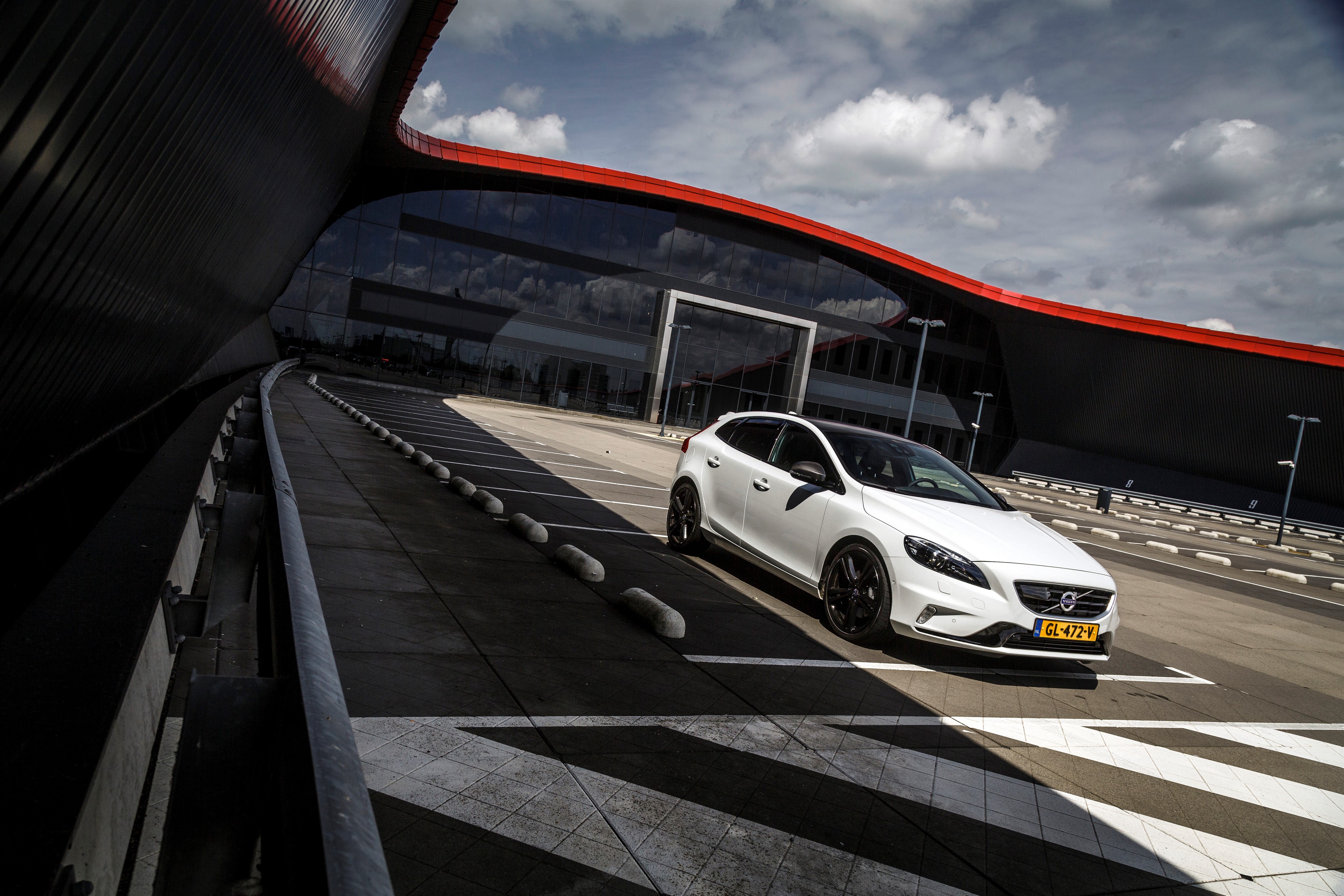 White 2015 Volvo V40 Carbon Edition HD Wallpaper