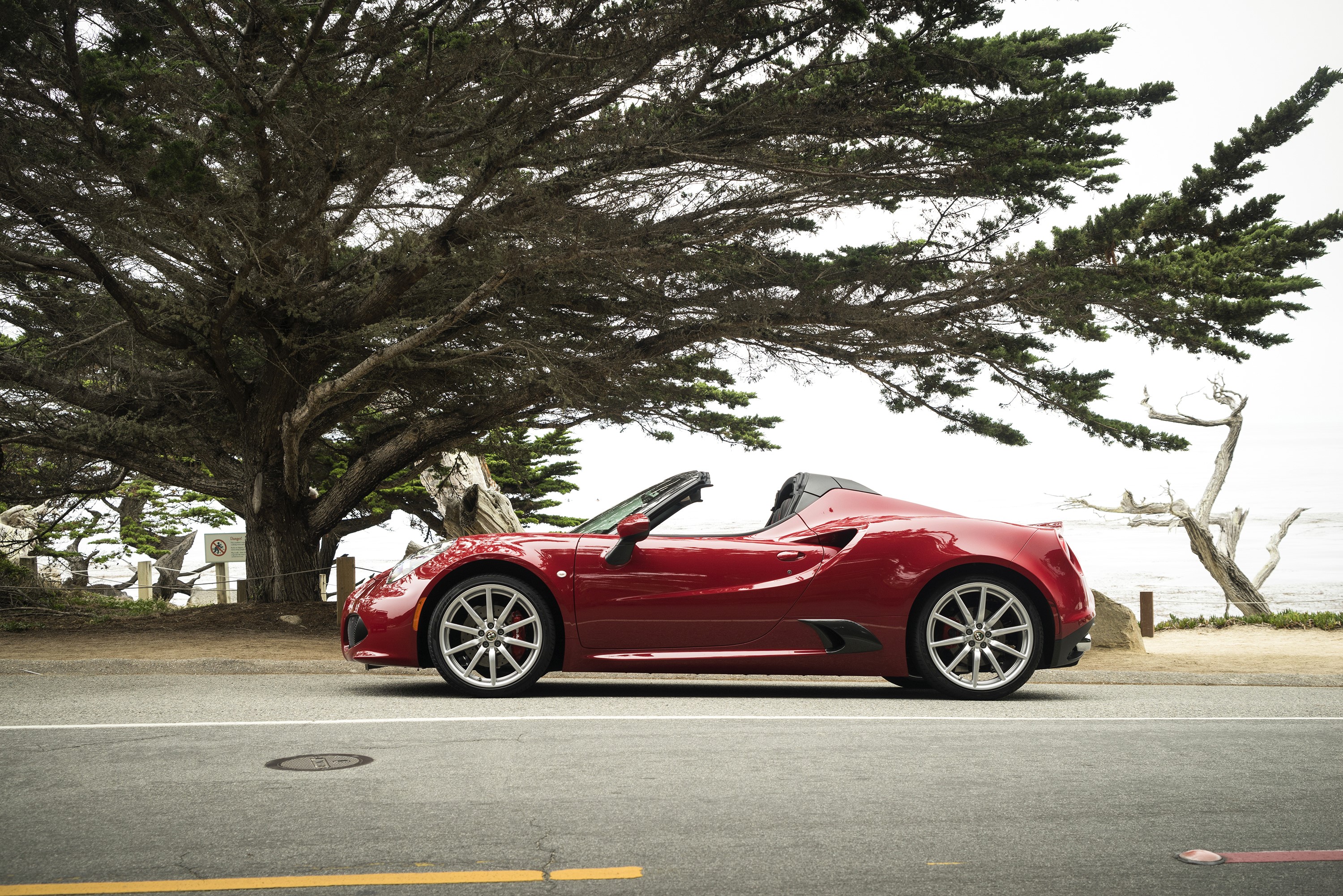 Red 2016 Alfa Romeo 4C Spider convertible HD Wallpaper