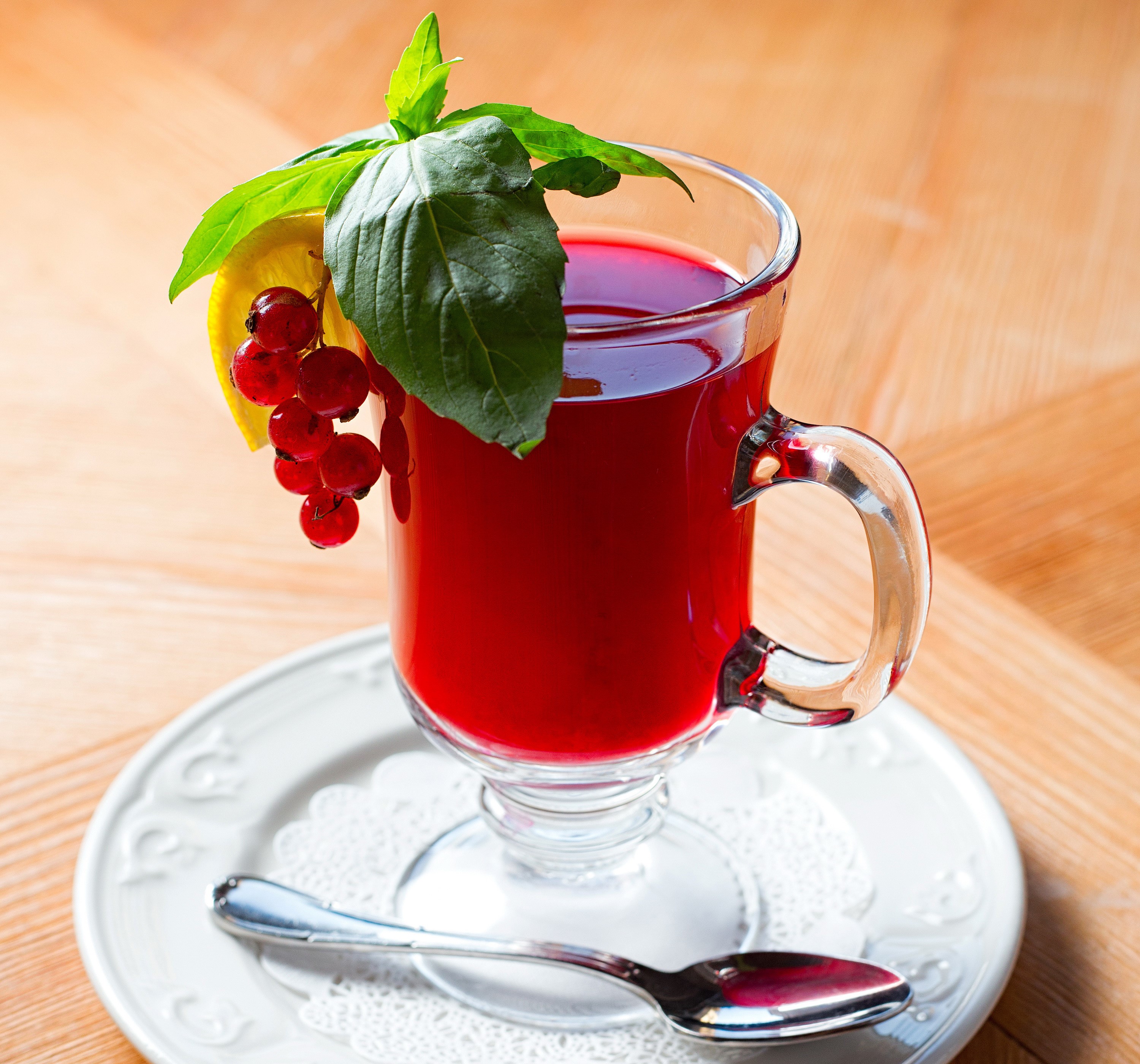 Red currant drink with mint and lemon on a plate with spoon HD Wallpaper