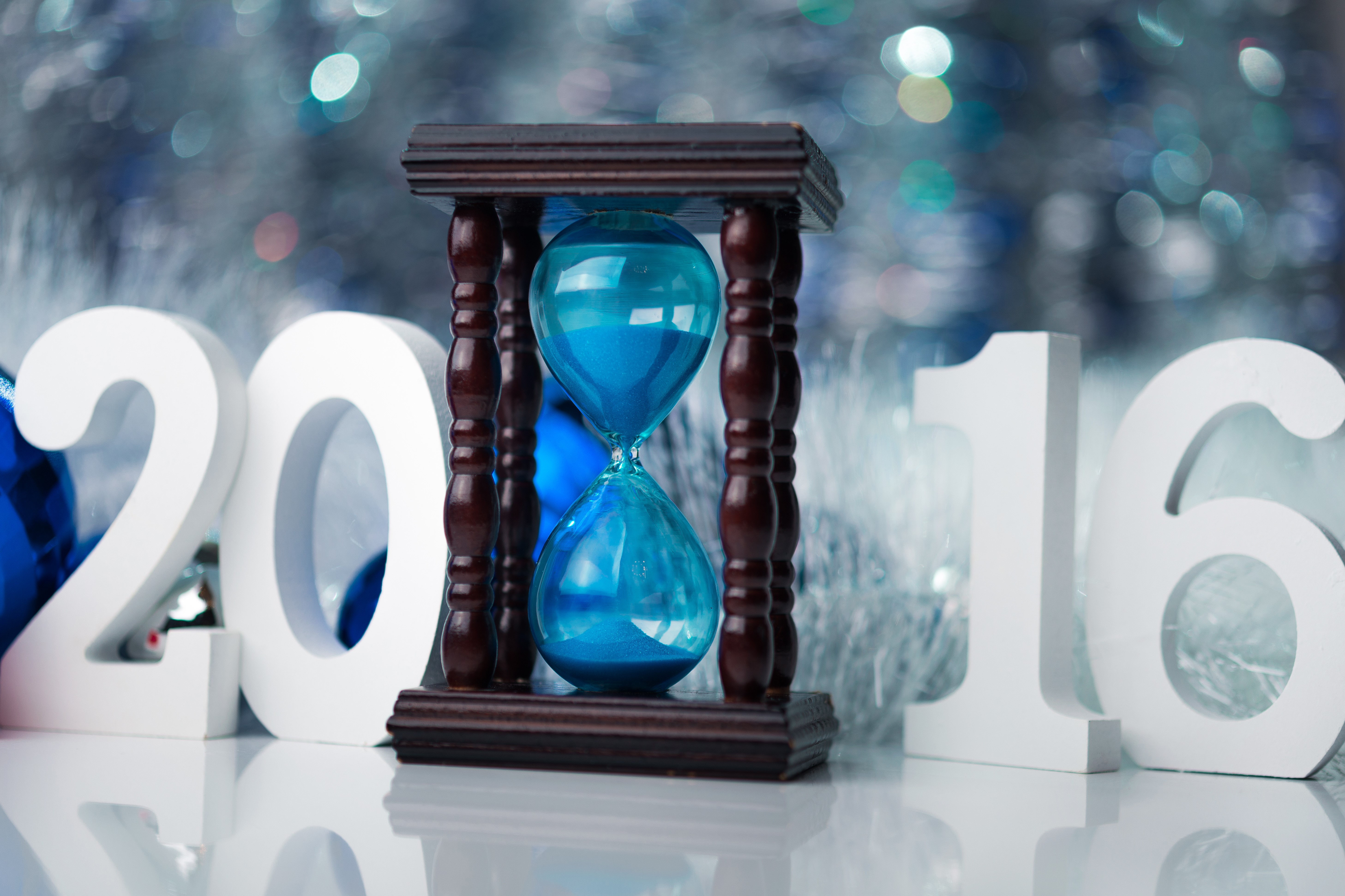 2016 hourglass and decorations HD Wallpaper