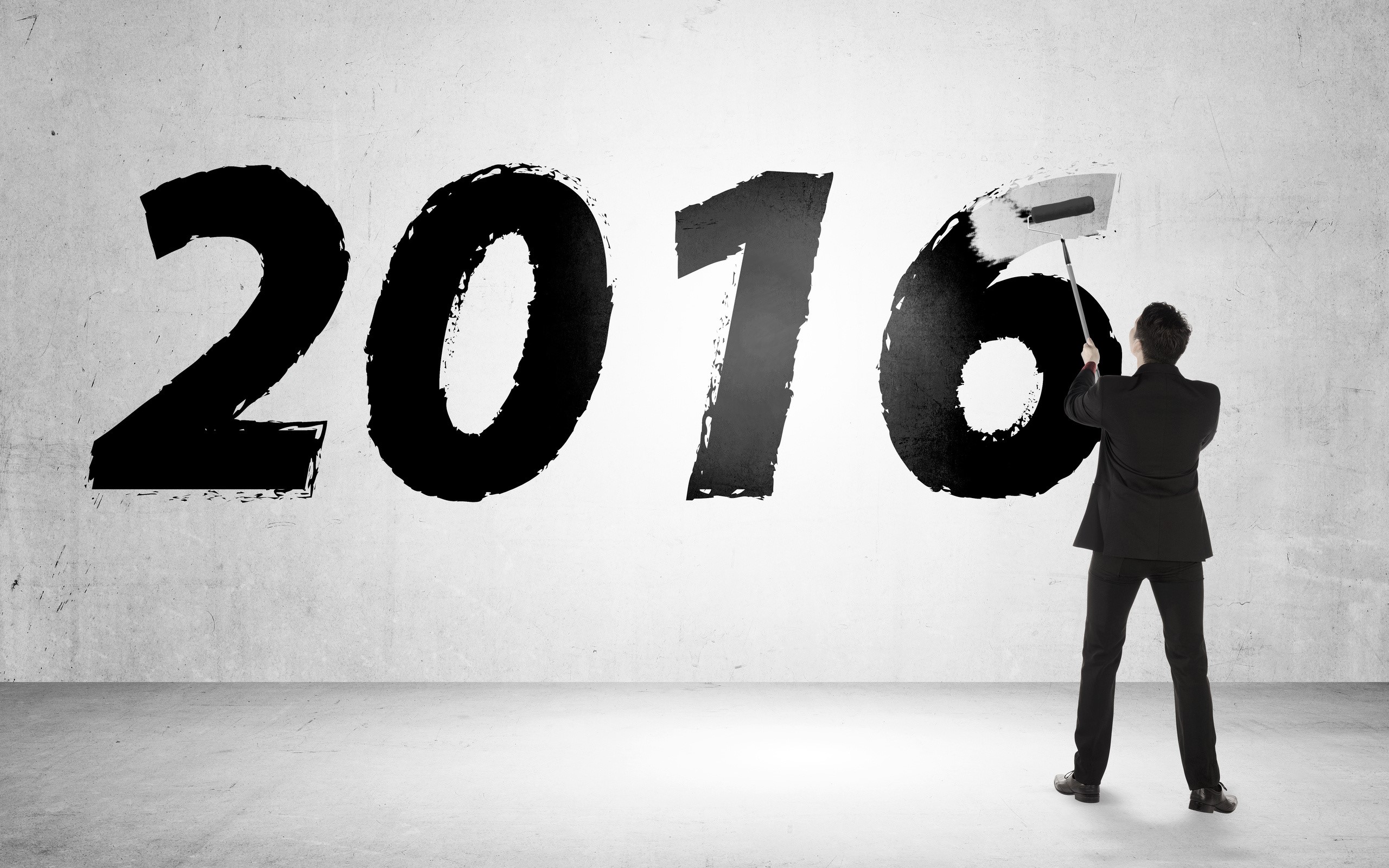 Man painting the year 2016 on a wall HD Wallpaper