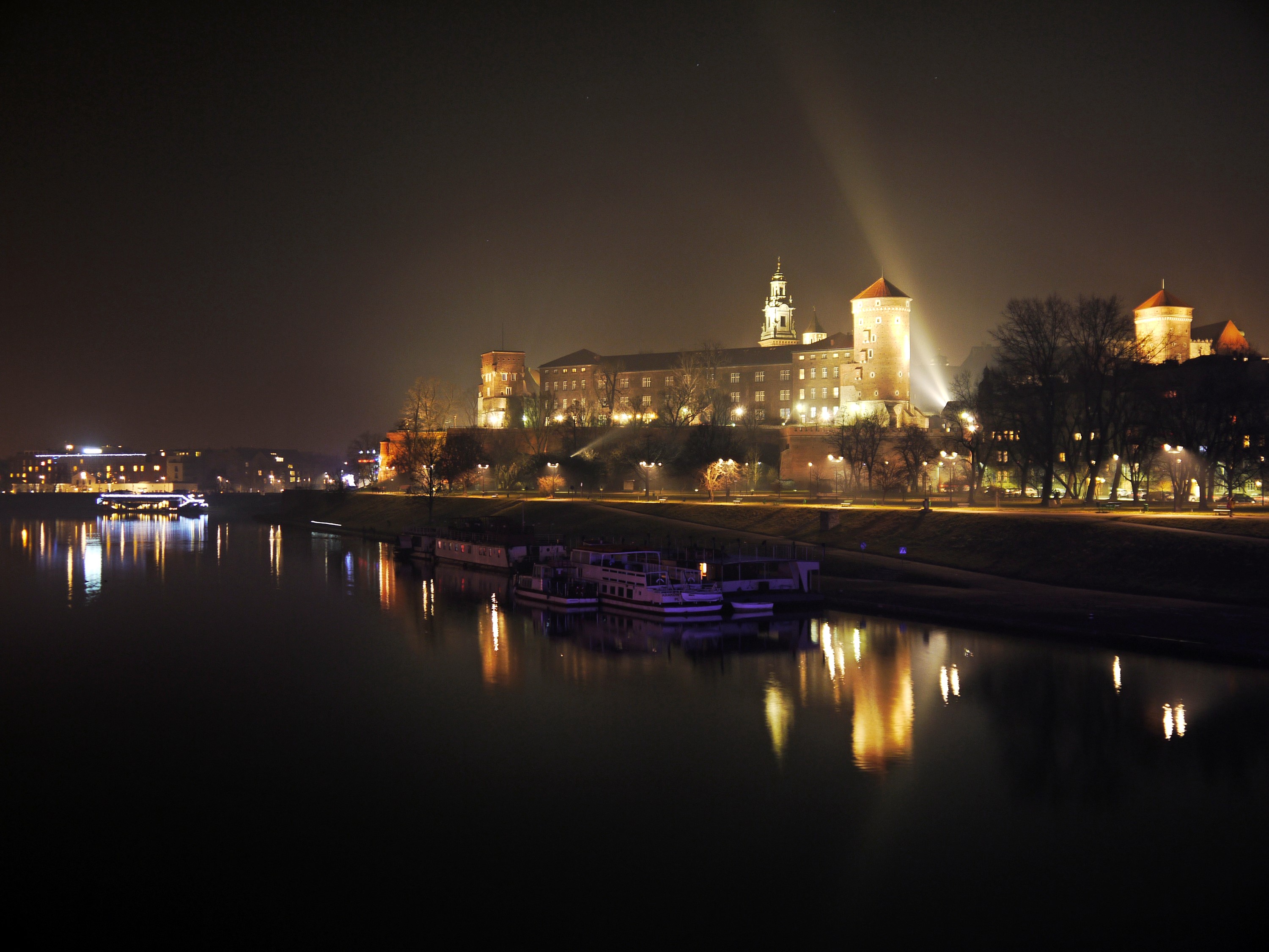 Wawel Castle and Vistula River at Night, Krakow, Poland HD Wallpaper