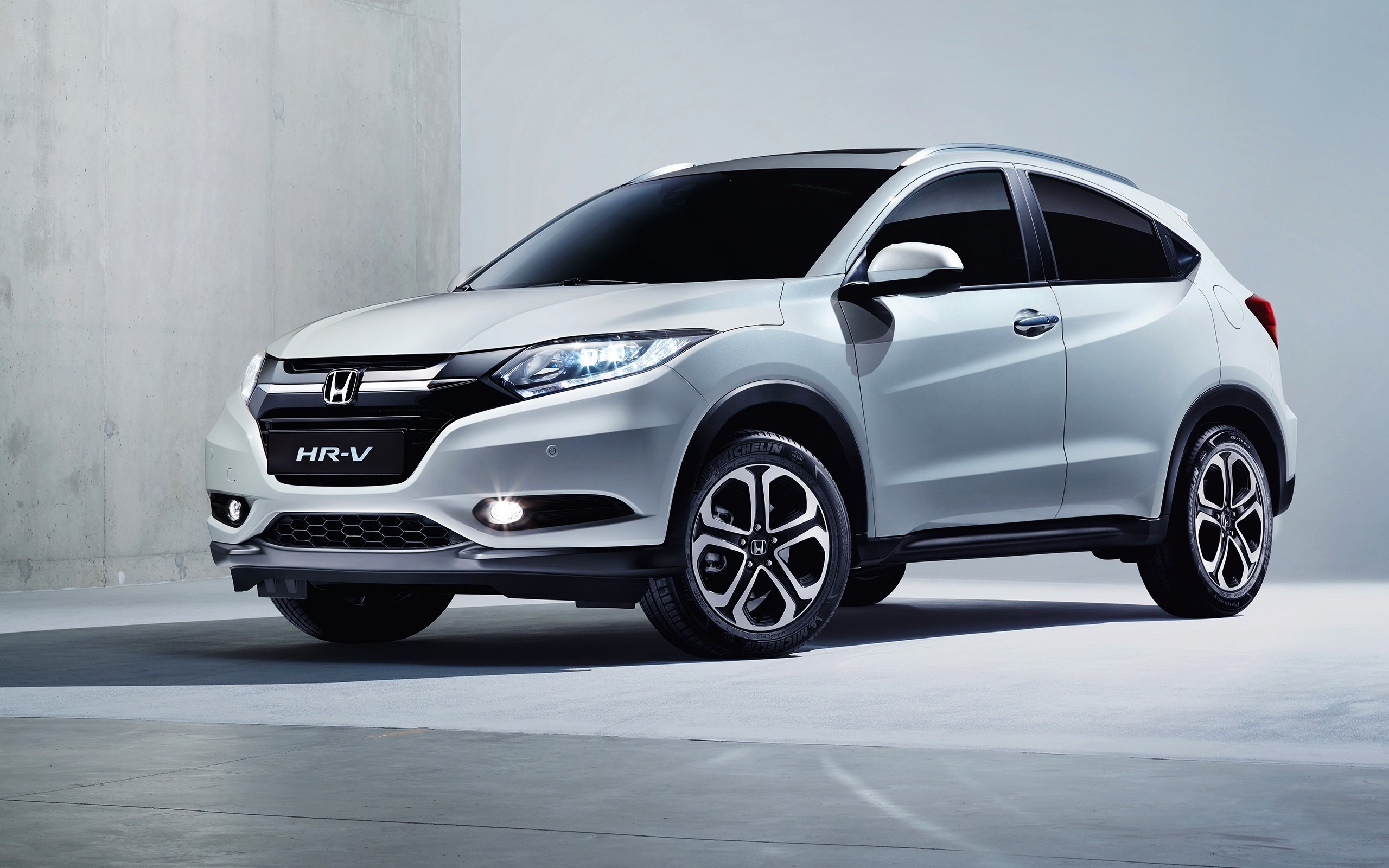 White Honda HR-V EU-spec HD Wallpaper