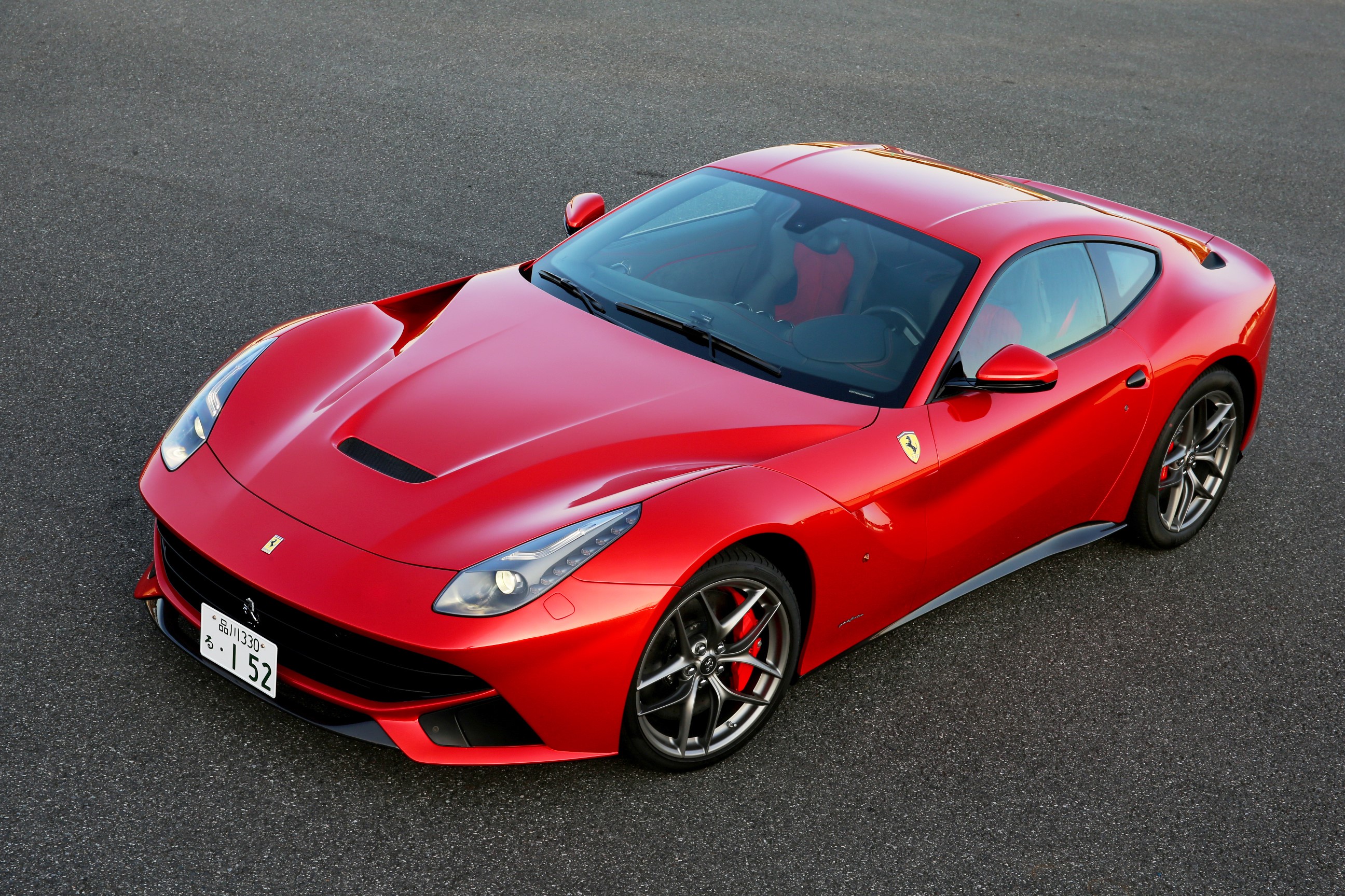 Red 2013 Ferrari F12berlinetta HD Wallpaper