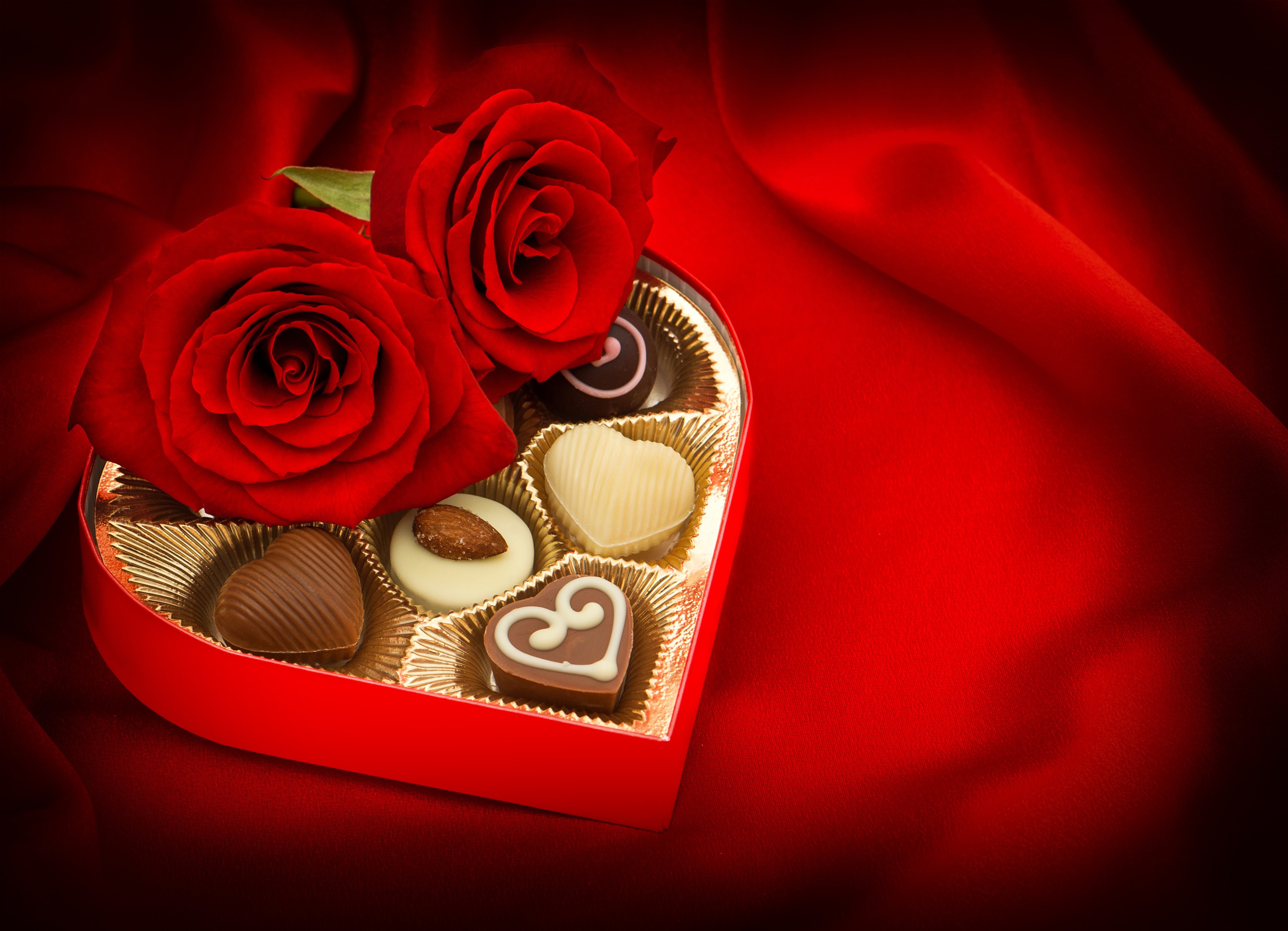 Heart-shaped box of chocolates with red roses HD Wallpaper