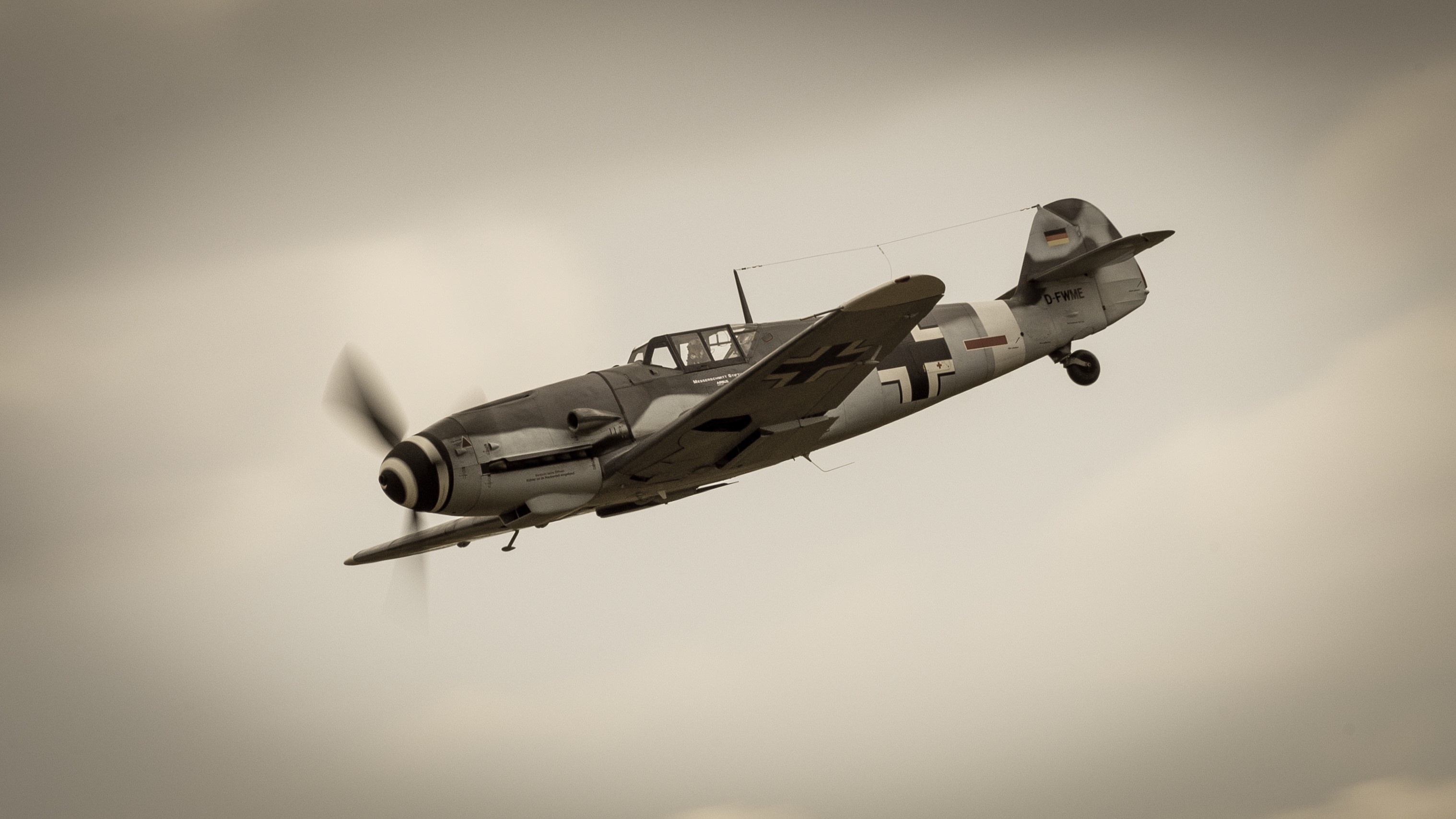 Messerschmitt Bf 109 fighter airplane in flight HD Wallpaper