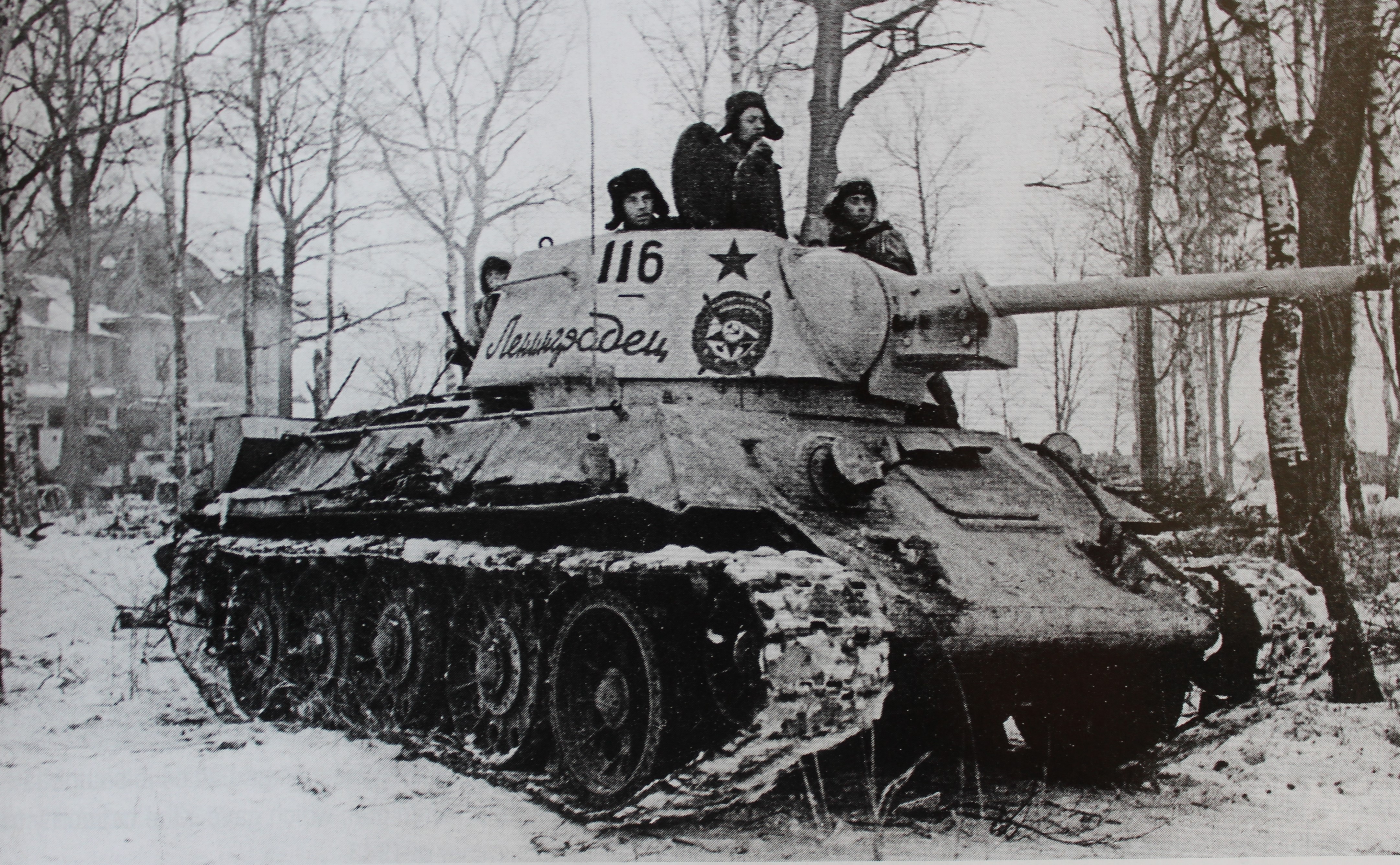 Soviet T-34 tank with crew in winter HD Wallpaper