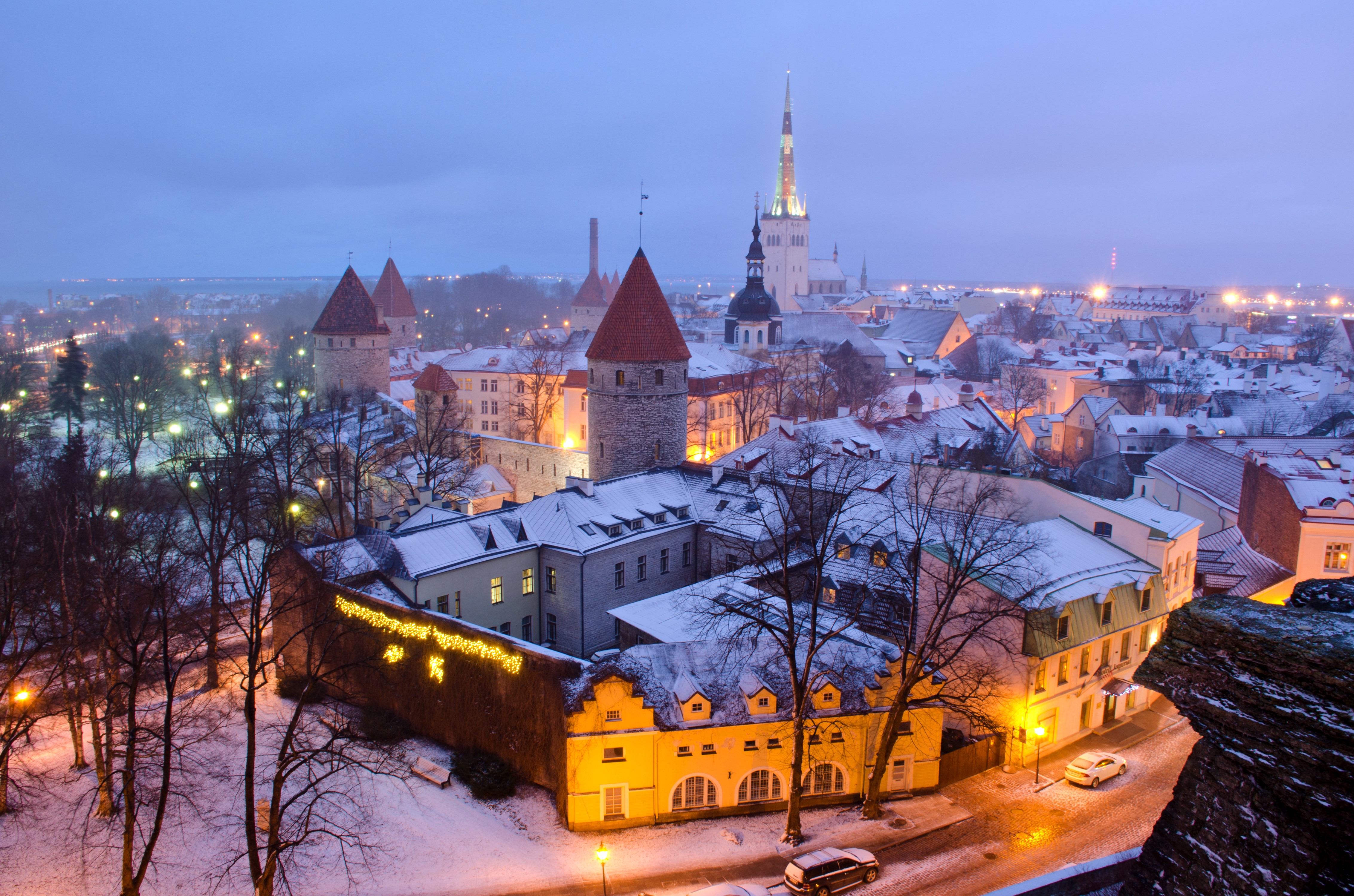 Tallinn Old Town in Winter Evening HD Wallpaper