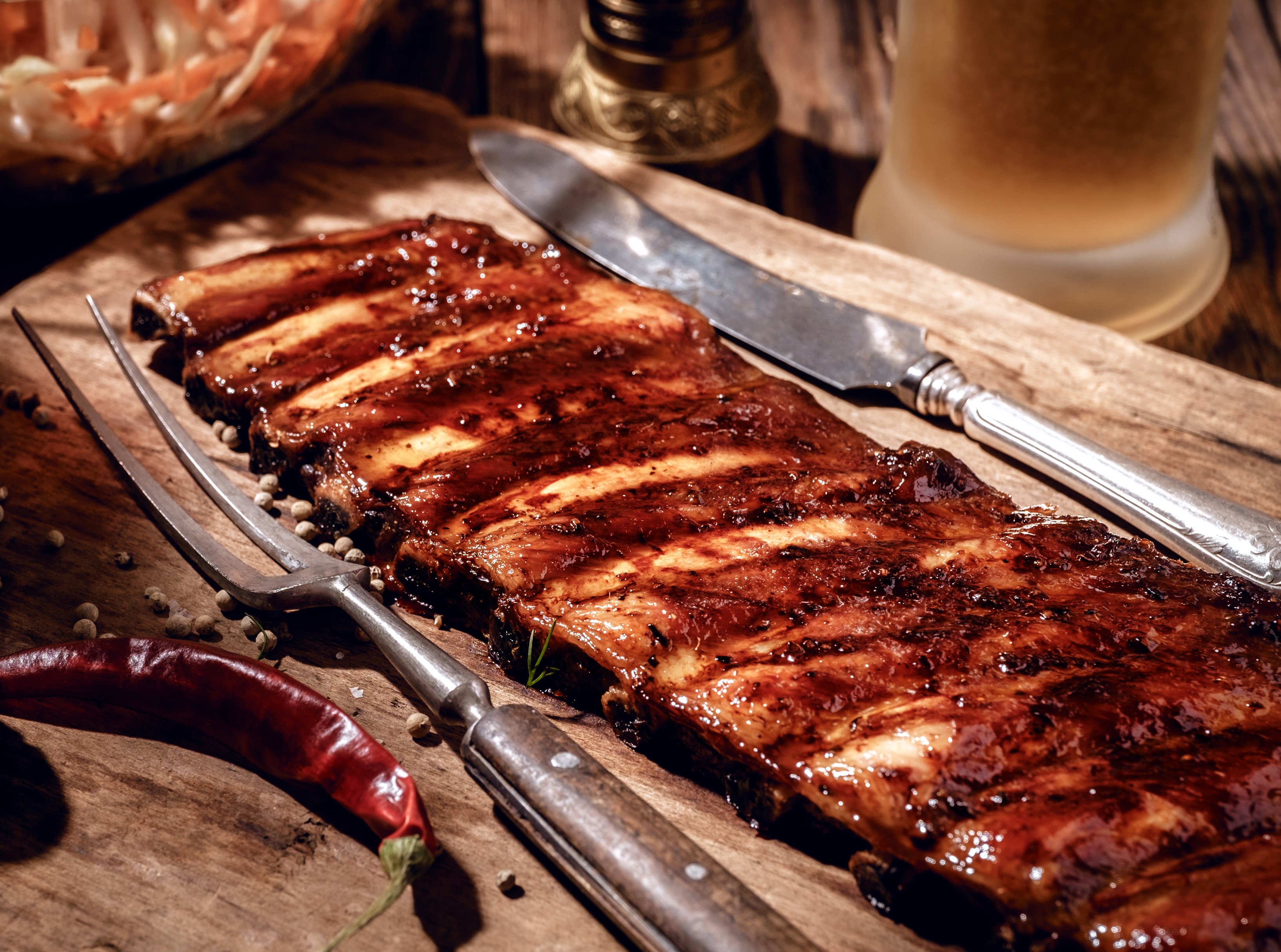 Barbecue ribs with beer and chili HD Wallpaper