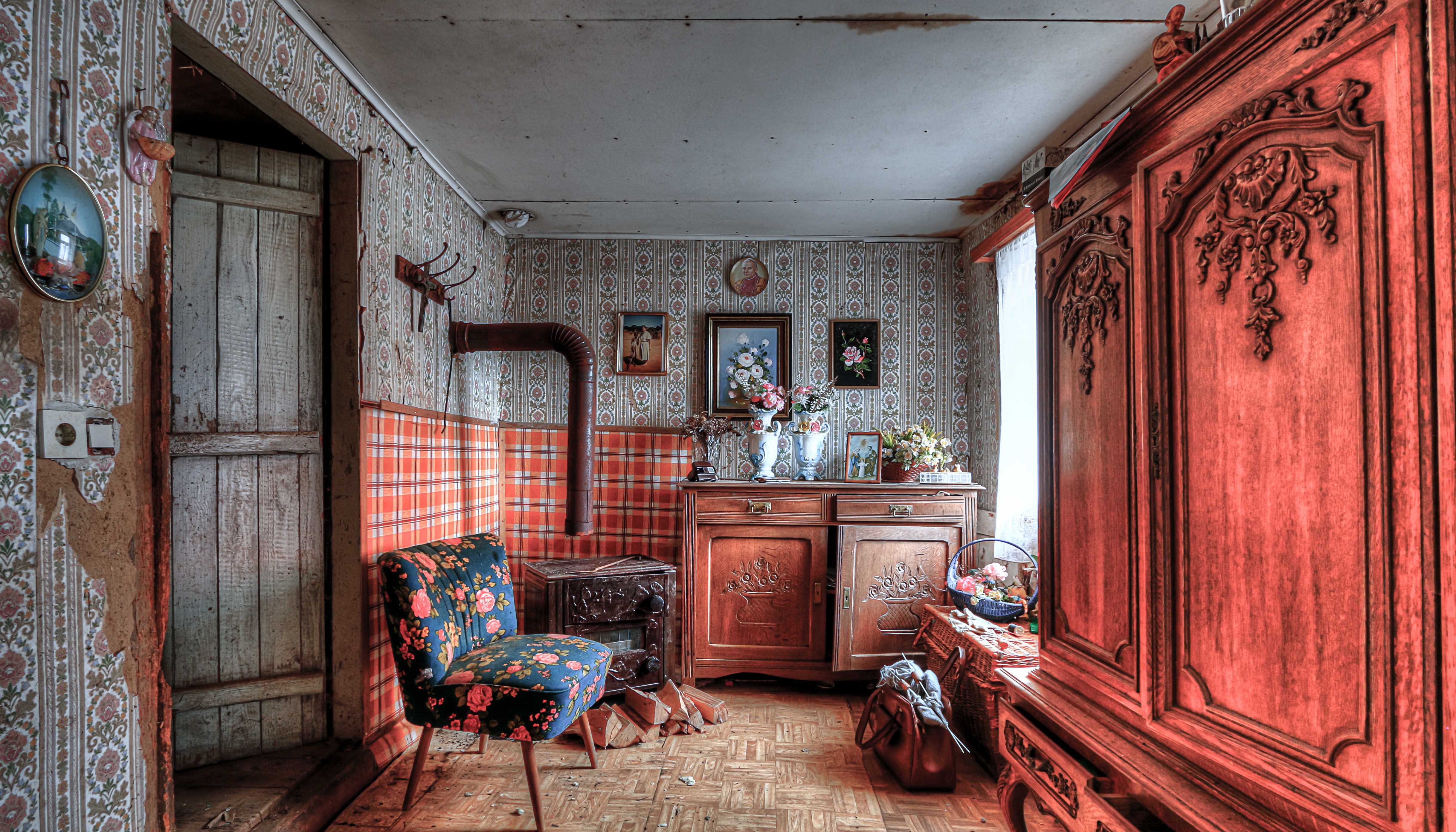 Retro Interior with Ornate Wooden Furniture HD Wallpaper
