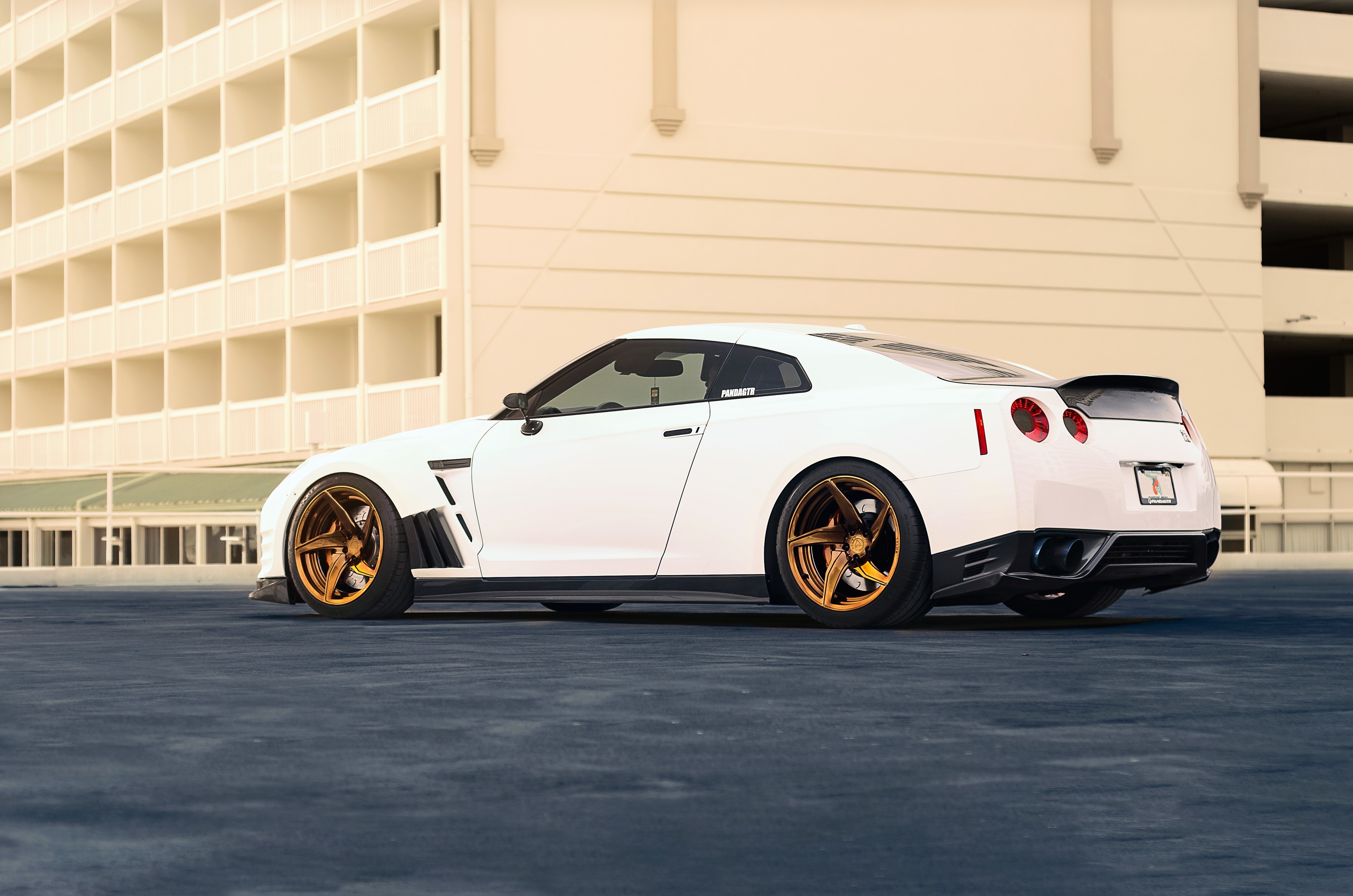 White Nissan GT-R R35 with Gold Wheels HD Wallpaper