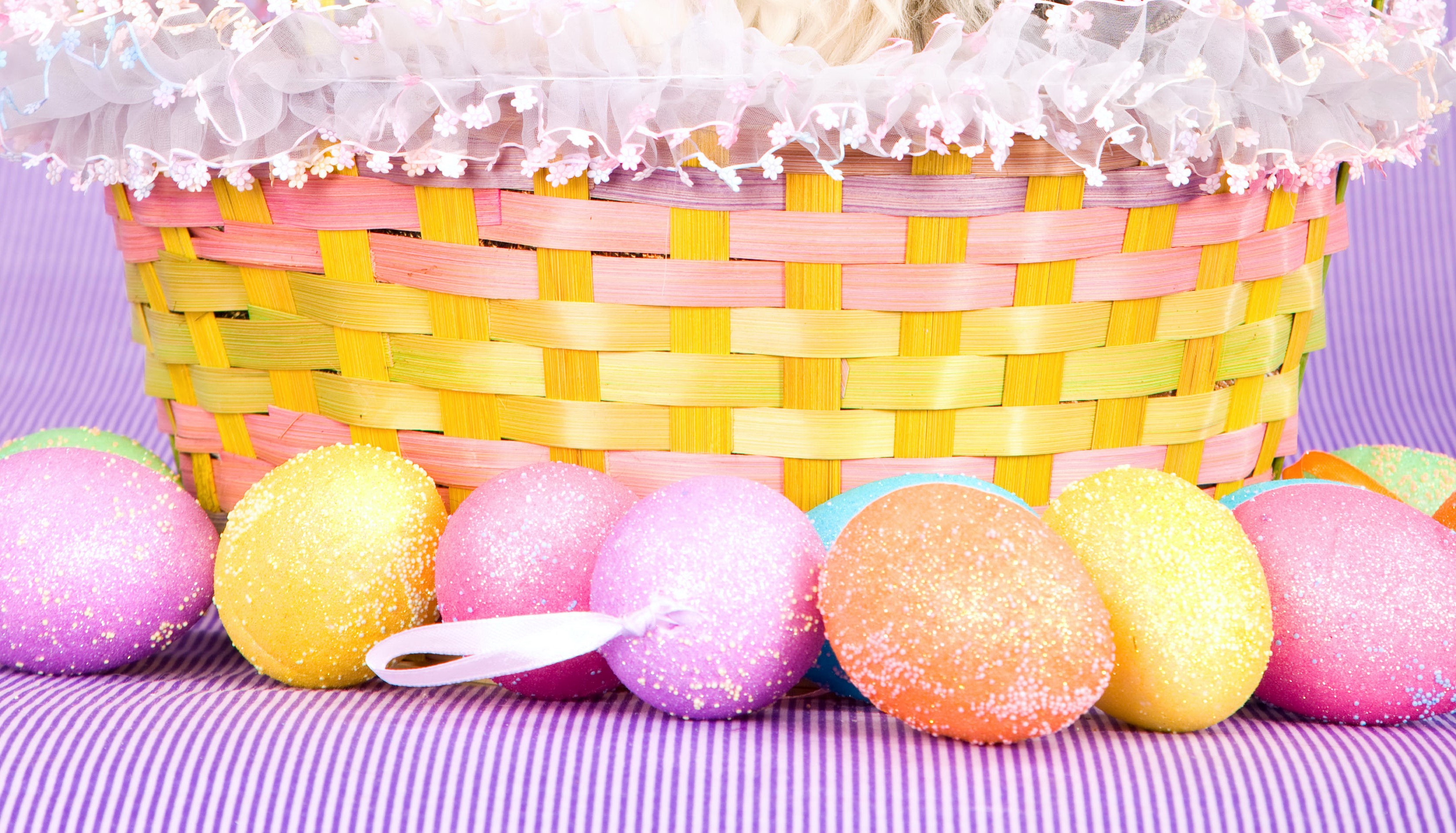 Easter basket with colorful eggs HD Wallpaper