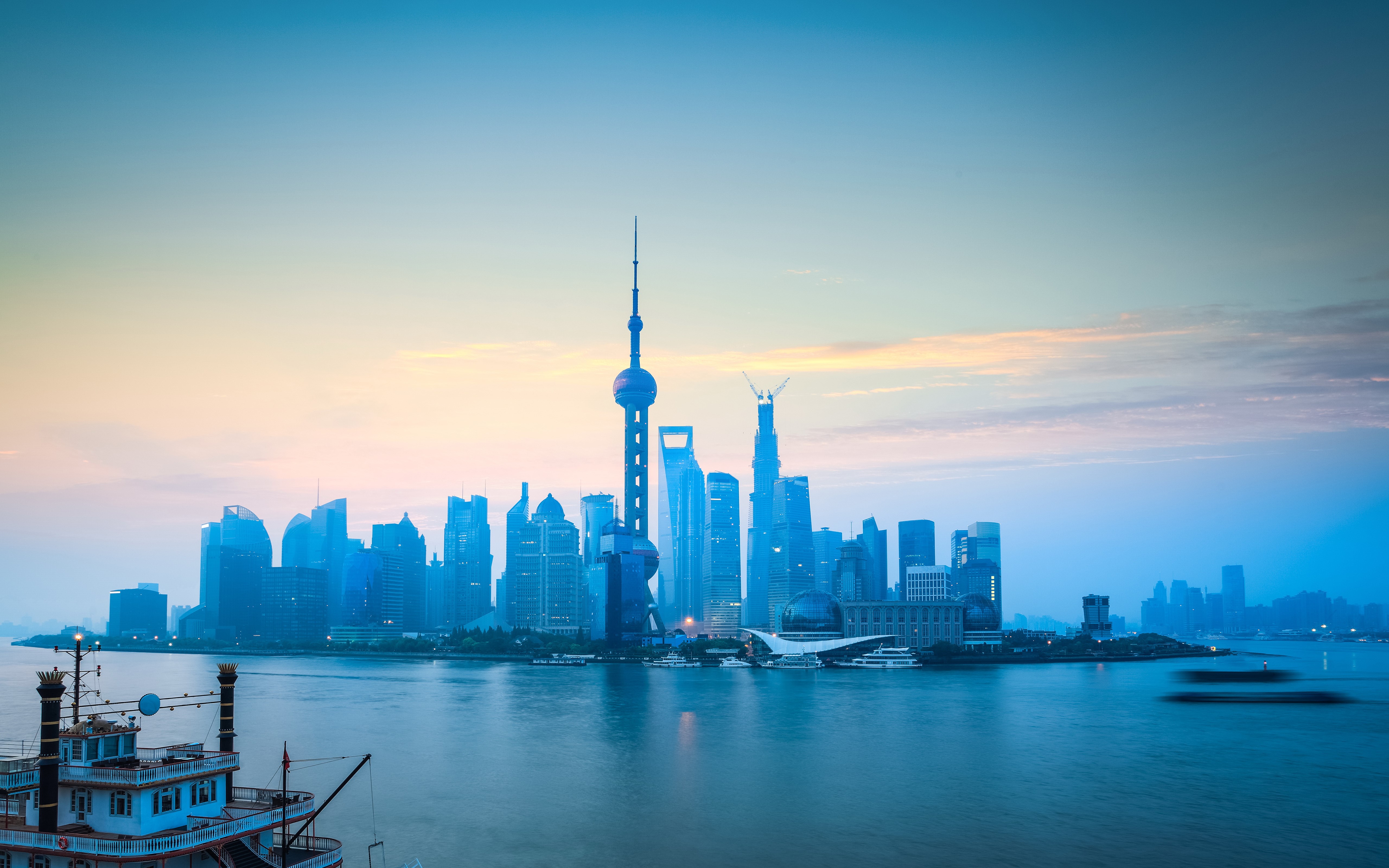 Shanghai skyline with Oriental Pearl Tower and river HD Wallpaper
