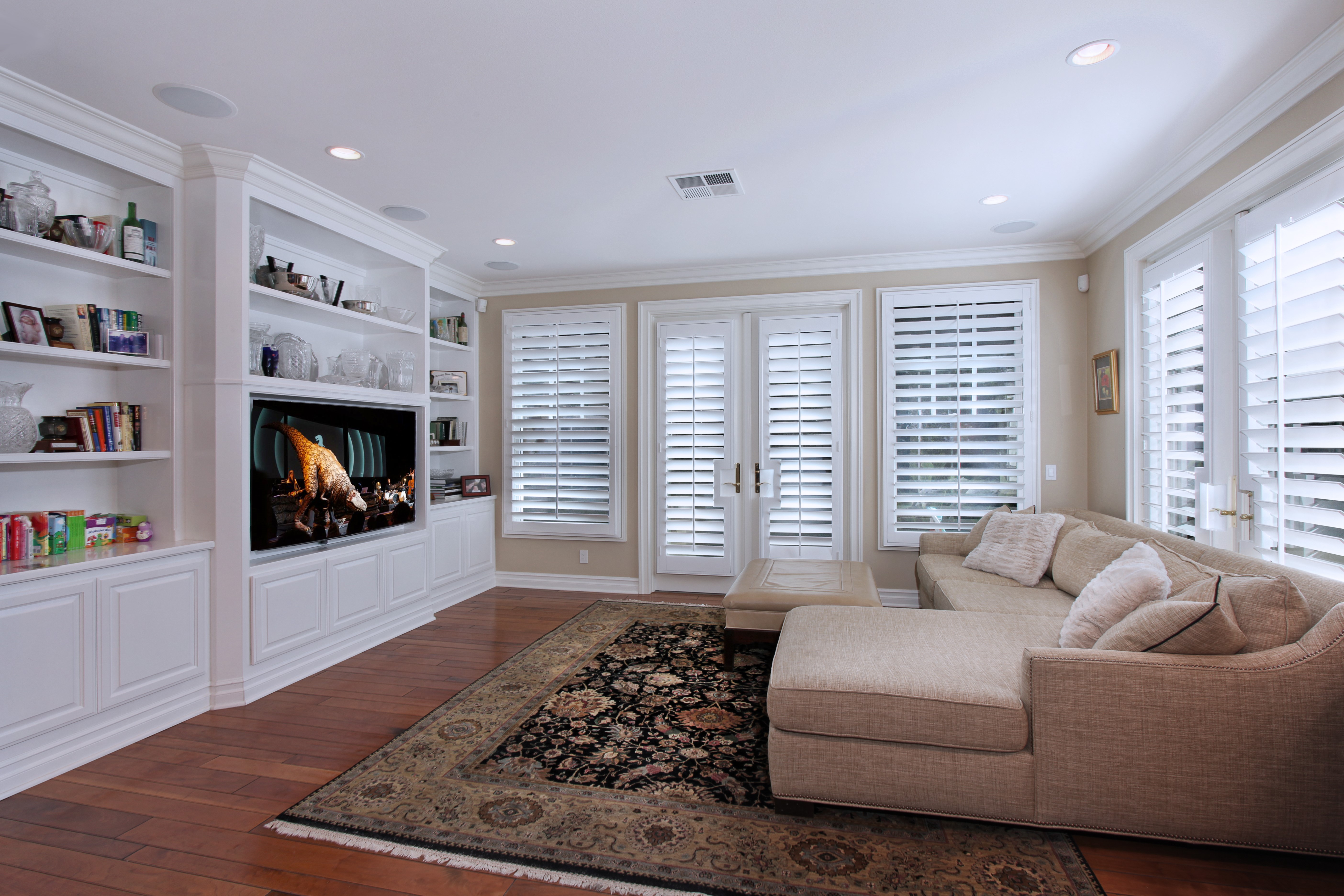 Living room with sofa and built-in entertainment center HD Wallpaper