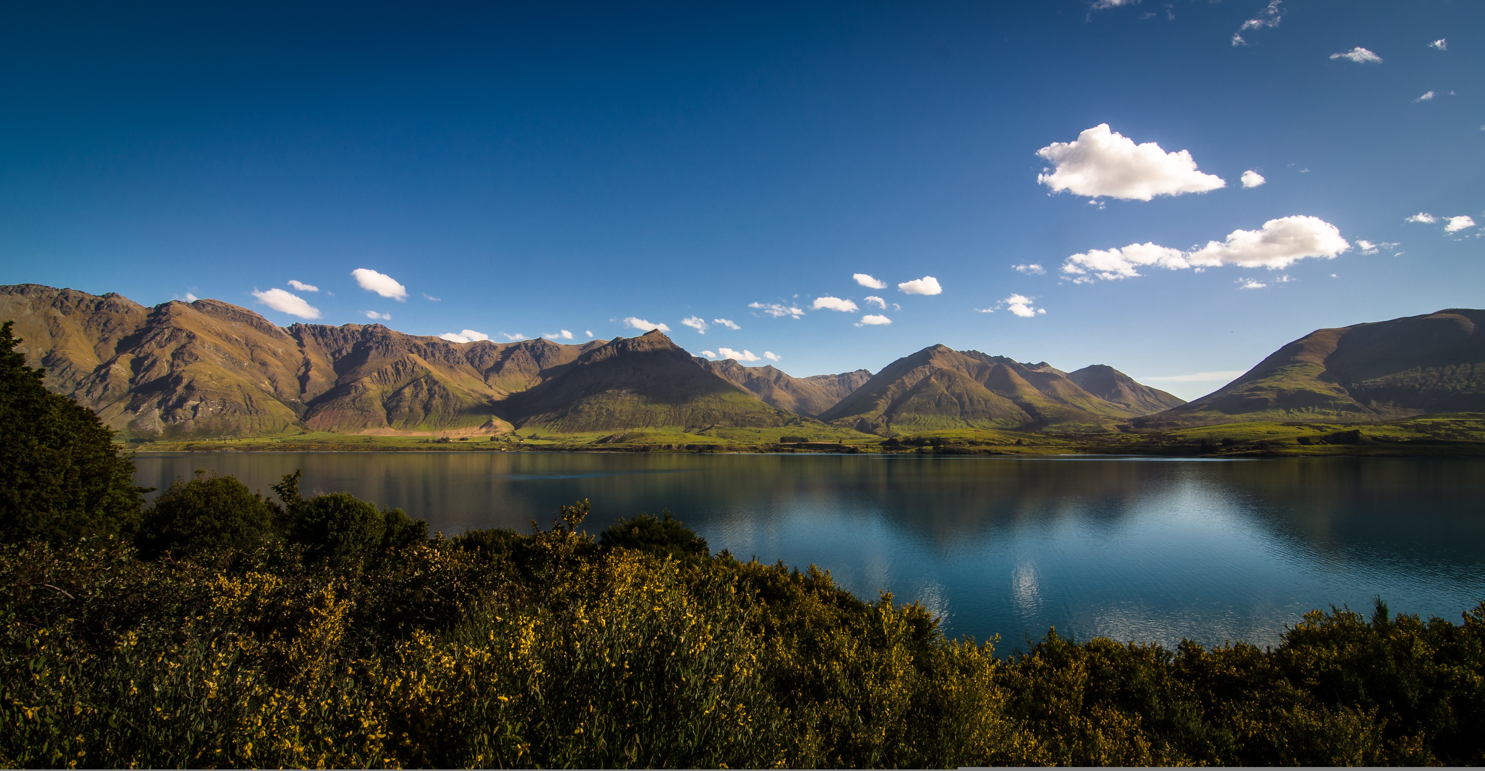 4K Lake Wakatipu Scenery with Mountains and Sky in New Zealand HD Wallpaper