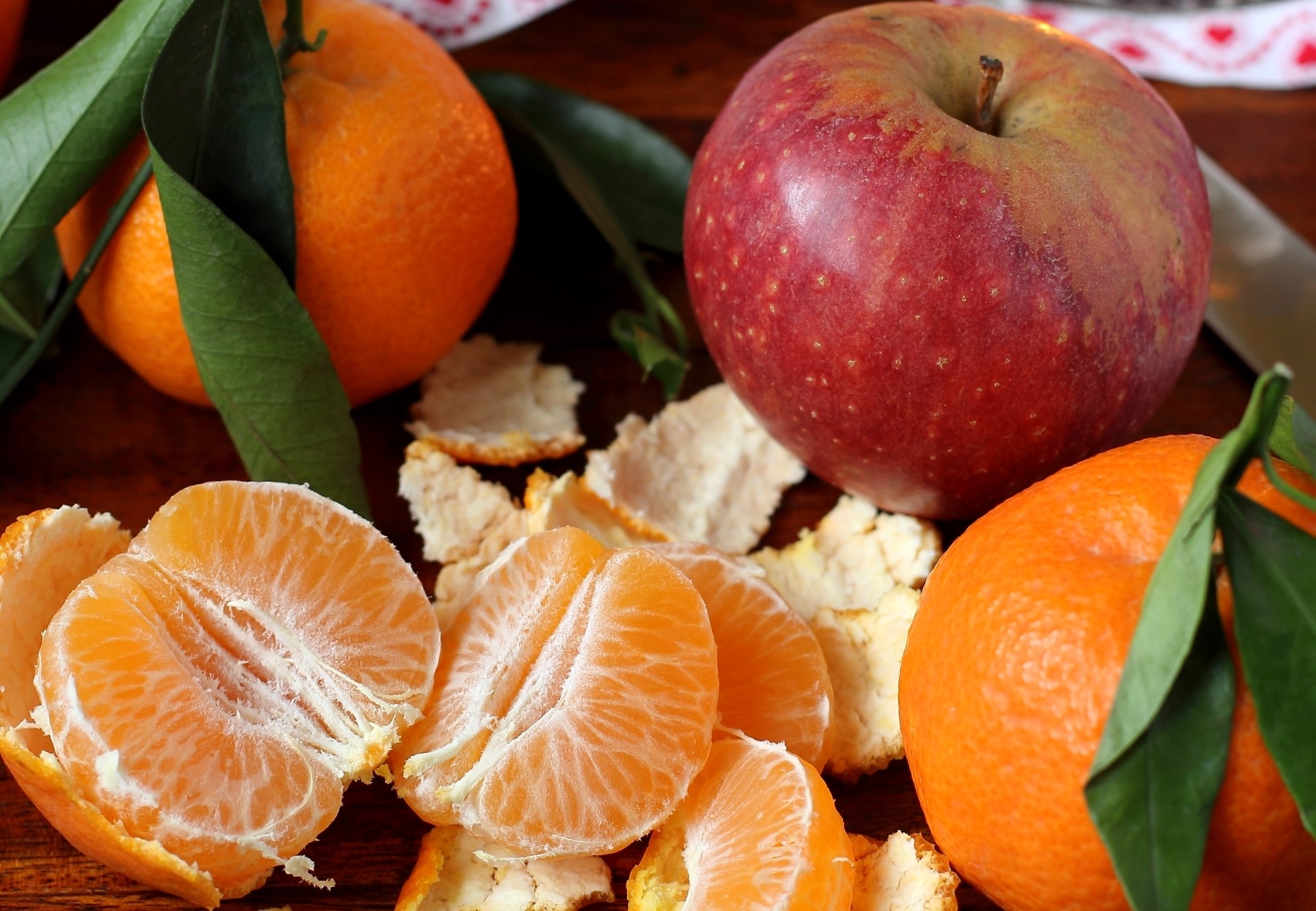 Apple and tangerines with peels HD Wallpaper