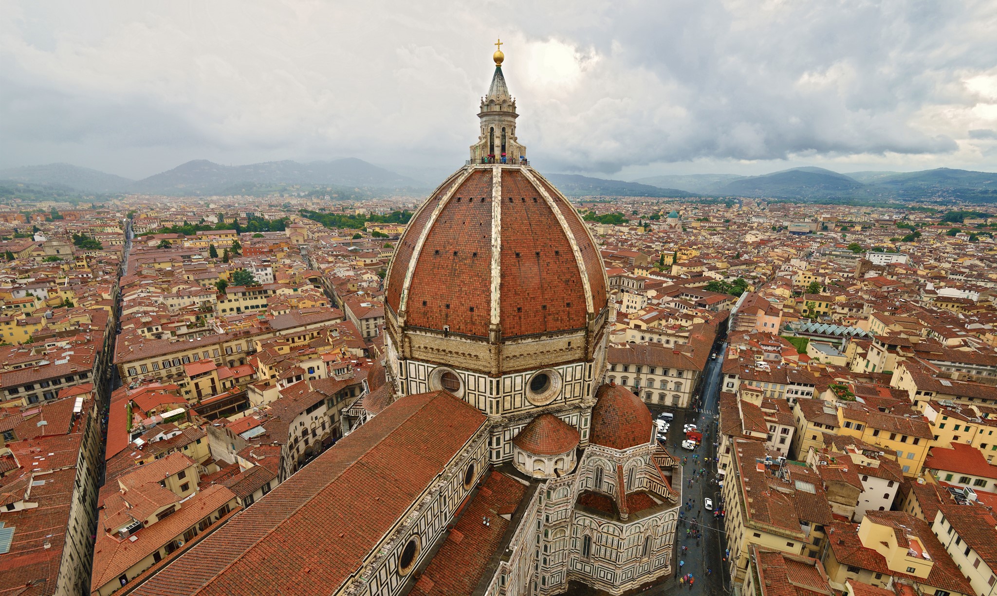 Florence cityscape with Cathedral of Santa Maria del Fiore HD Wallpaper