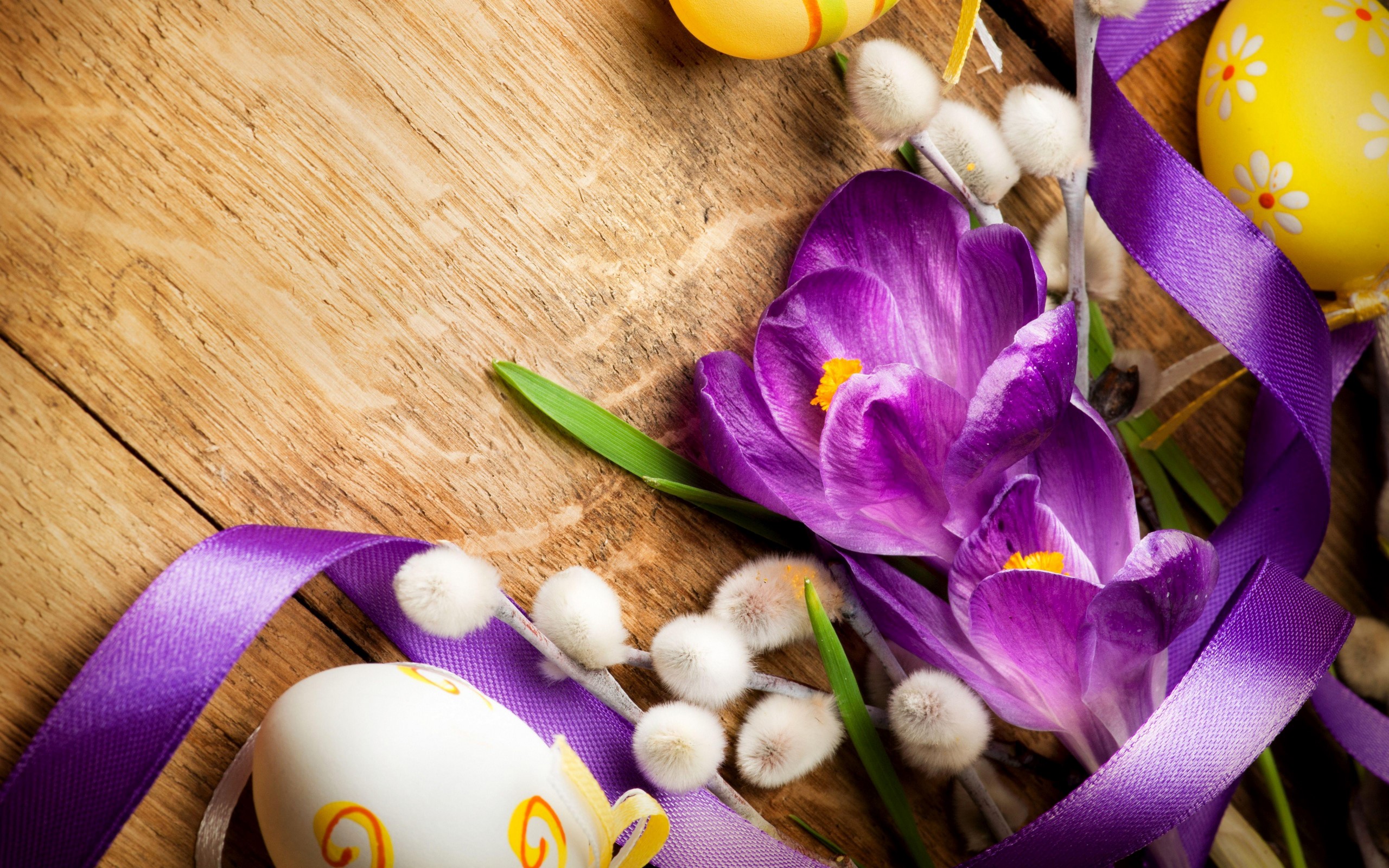 Easter eggs and crocuses on wooden background HD Wallpaper