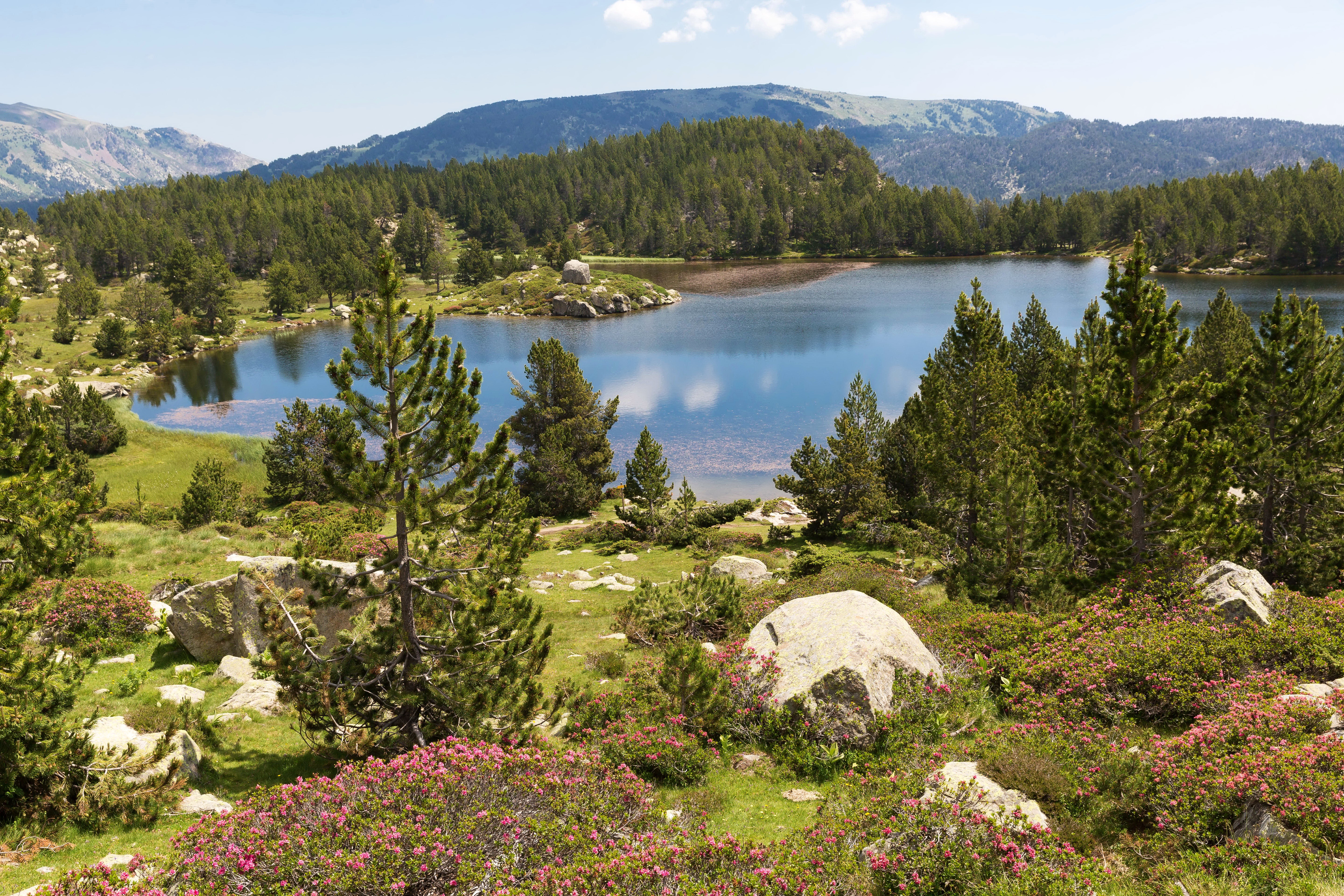 Lake and mountains in Eastern Pyrenees, France HD Wallpaper