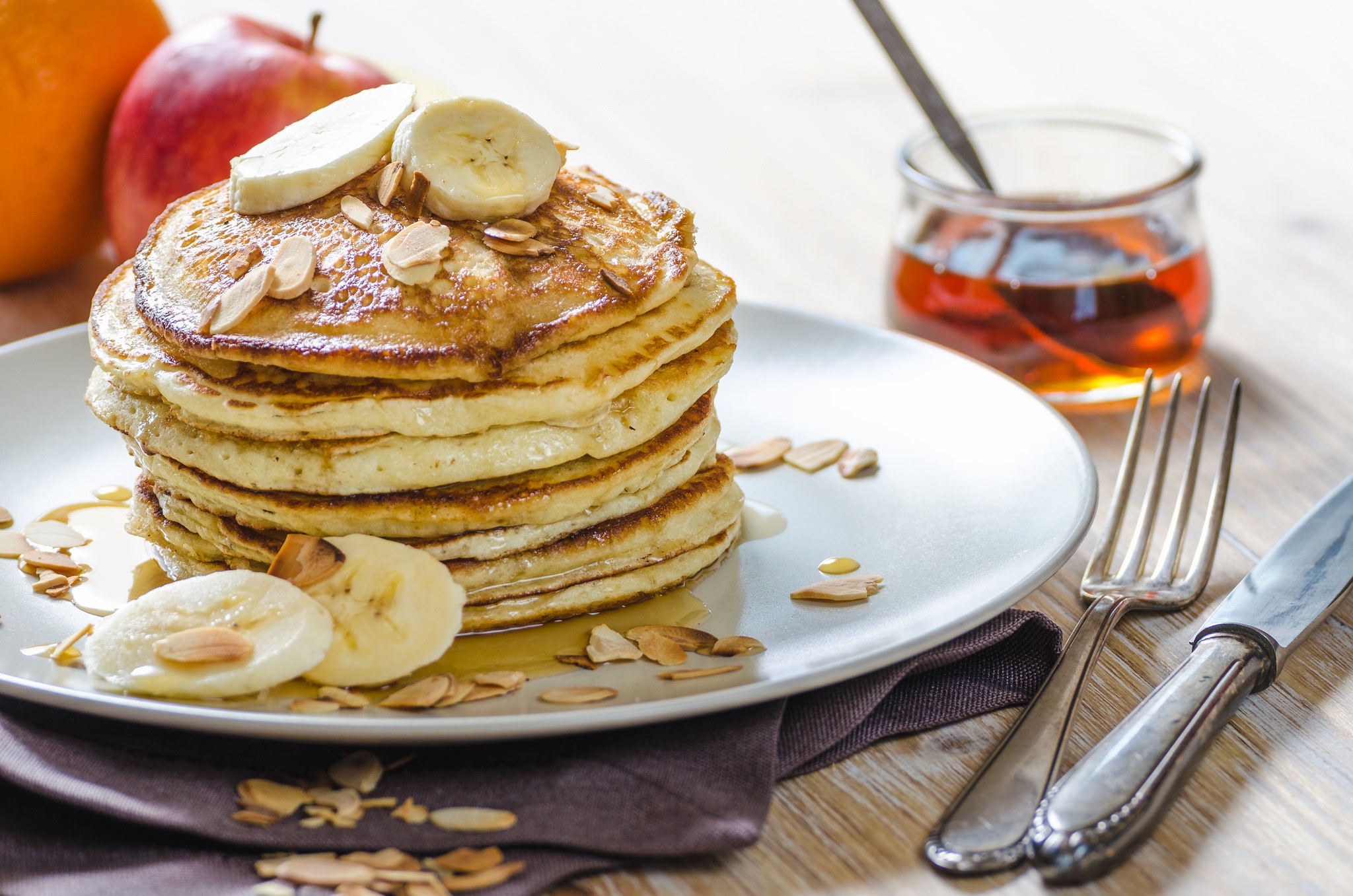 Pancakes with bananas, almonds, and syrup HD Wallpaper