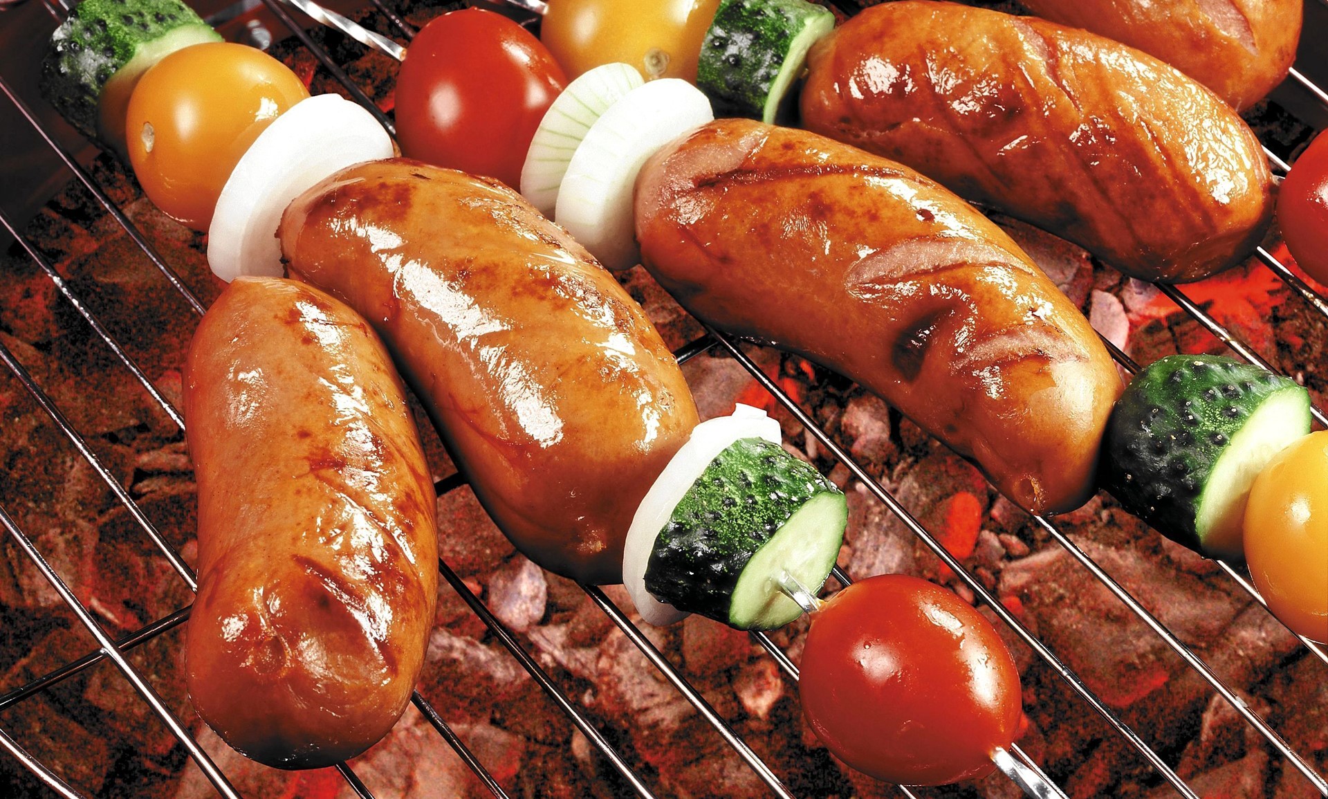 Sausages and vegetables on a grill HD Wallpaper