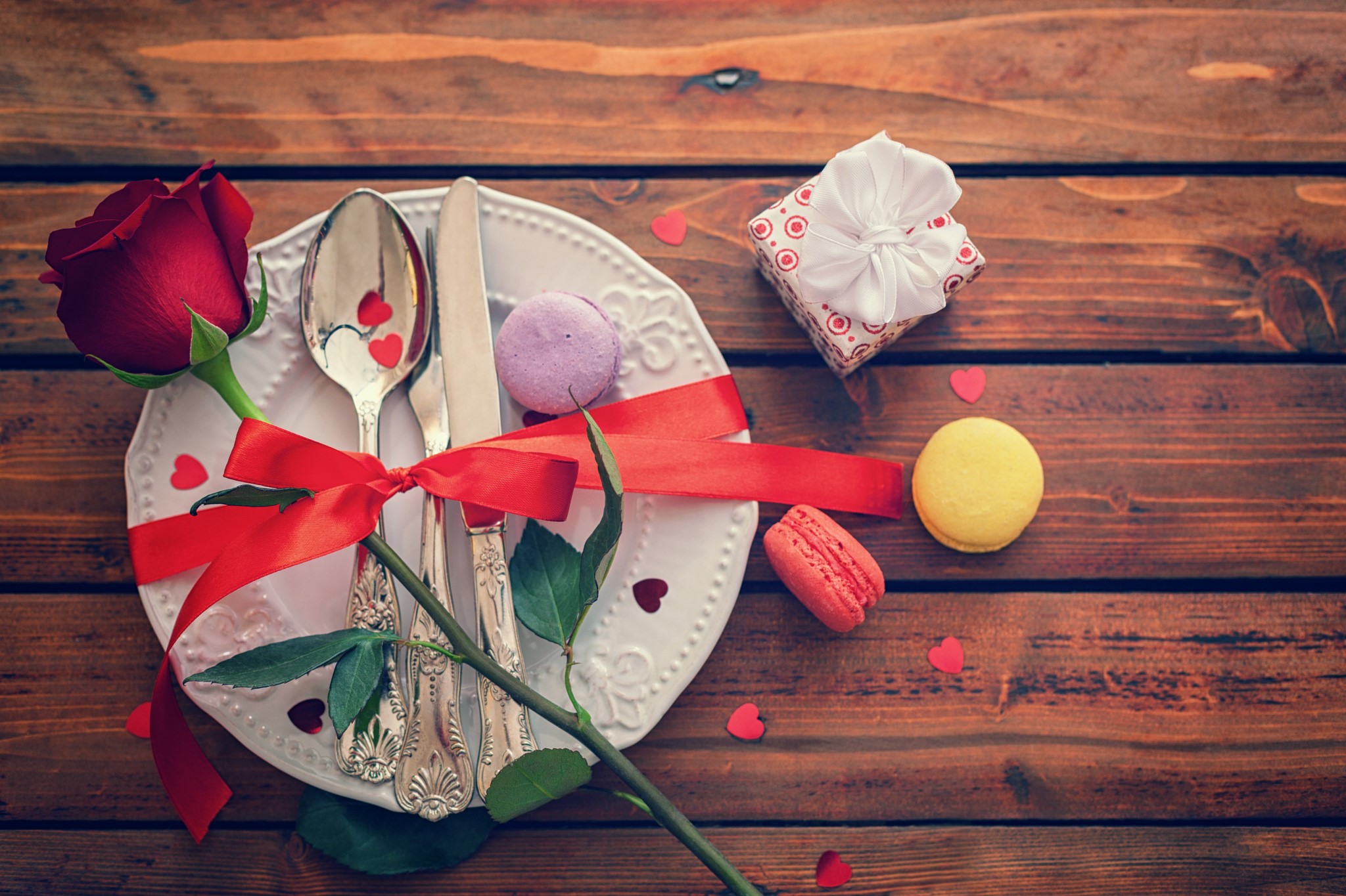 Valentine's Day Table Setting with Rose and Macarons HD Wallpaper