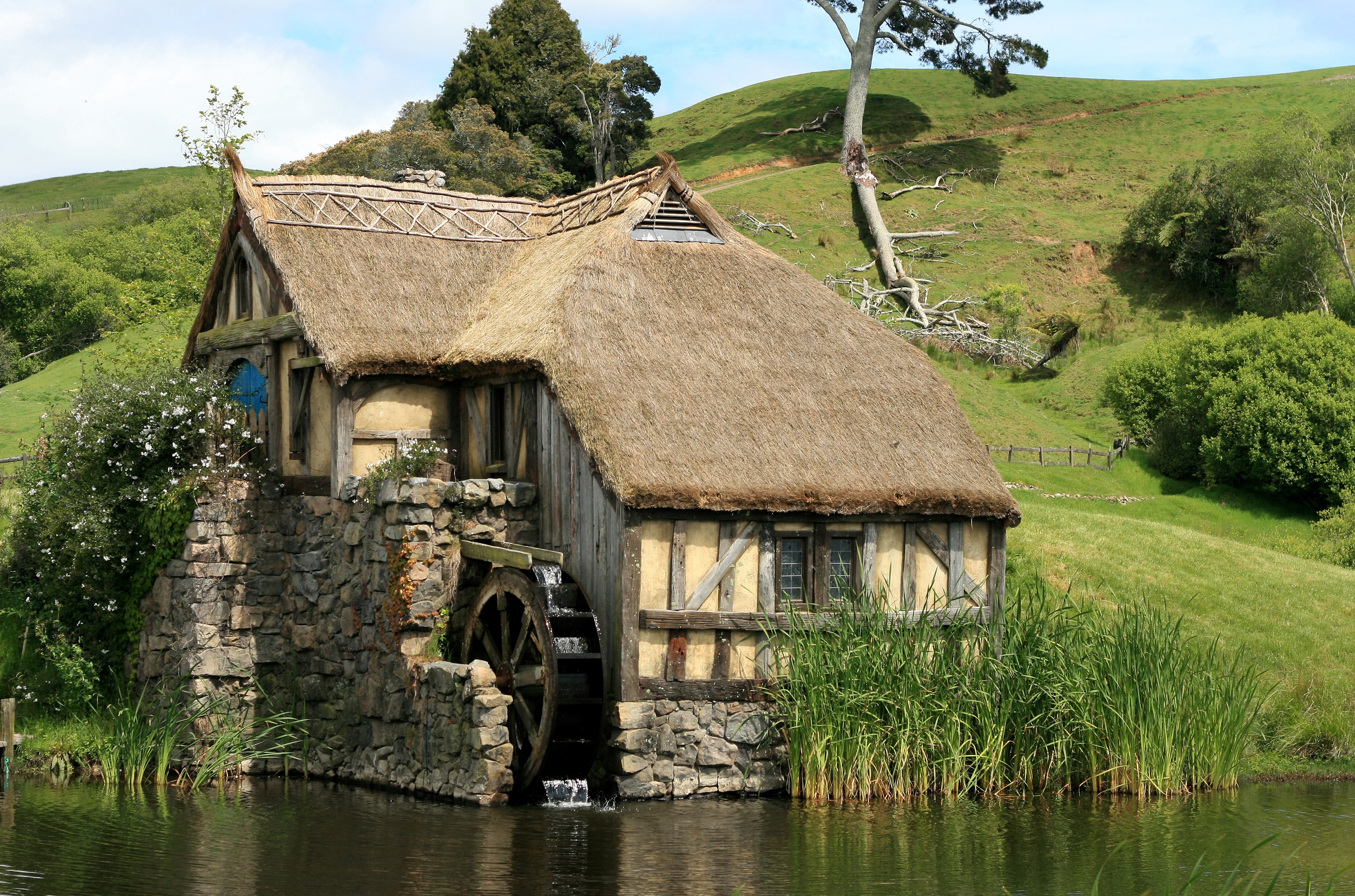 Hobbiton Mill House, Matamata, New Zealand HD Wallpaper