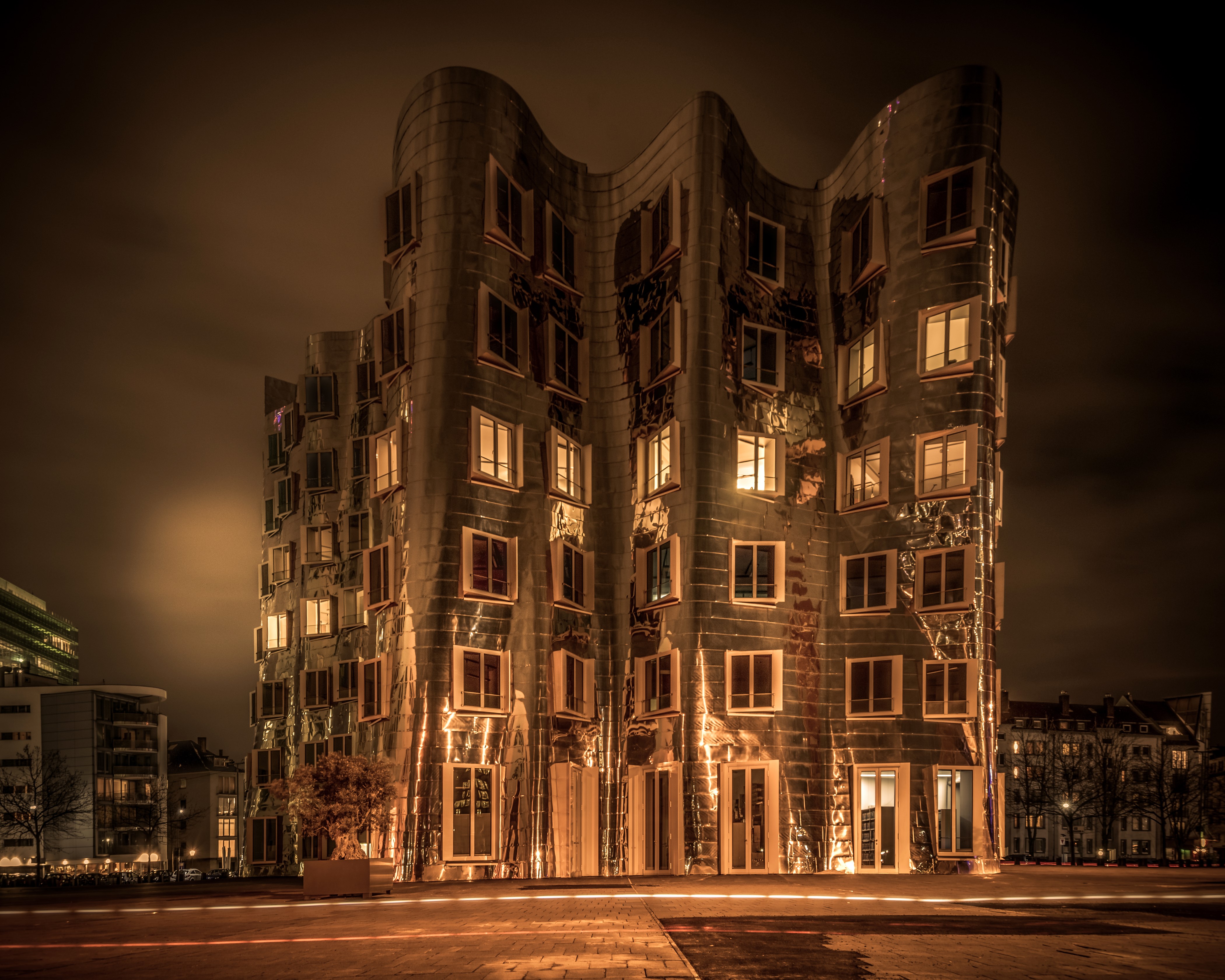 Gehry Buildings in Dusseldorf at Night HD Wallpaper