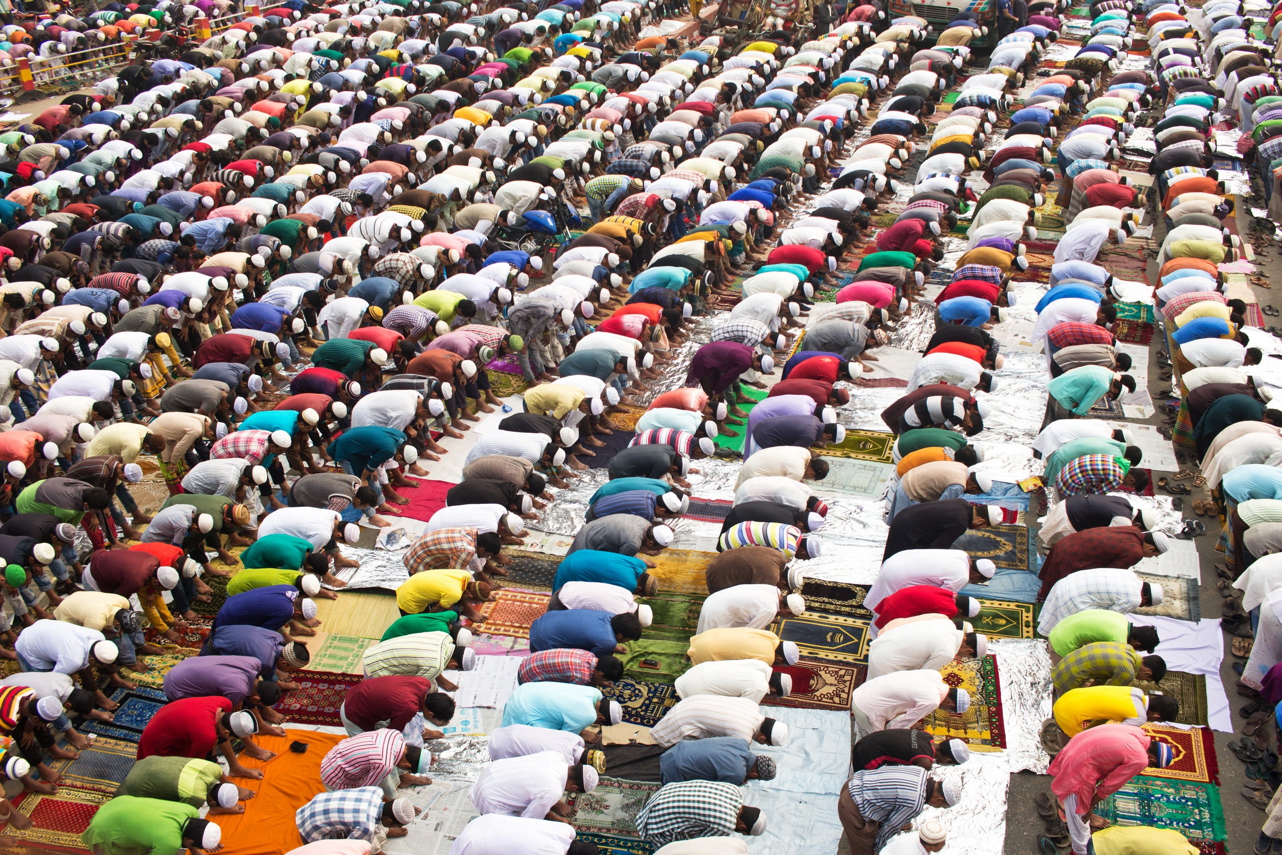 Large group of people praying outdoors HD Wallpaper