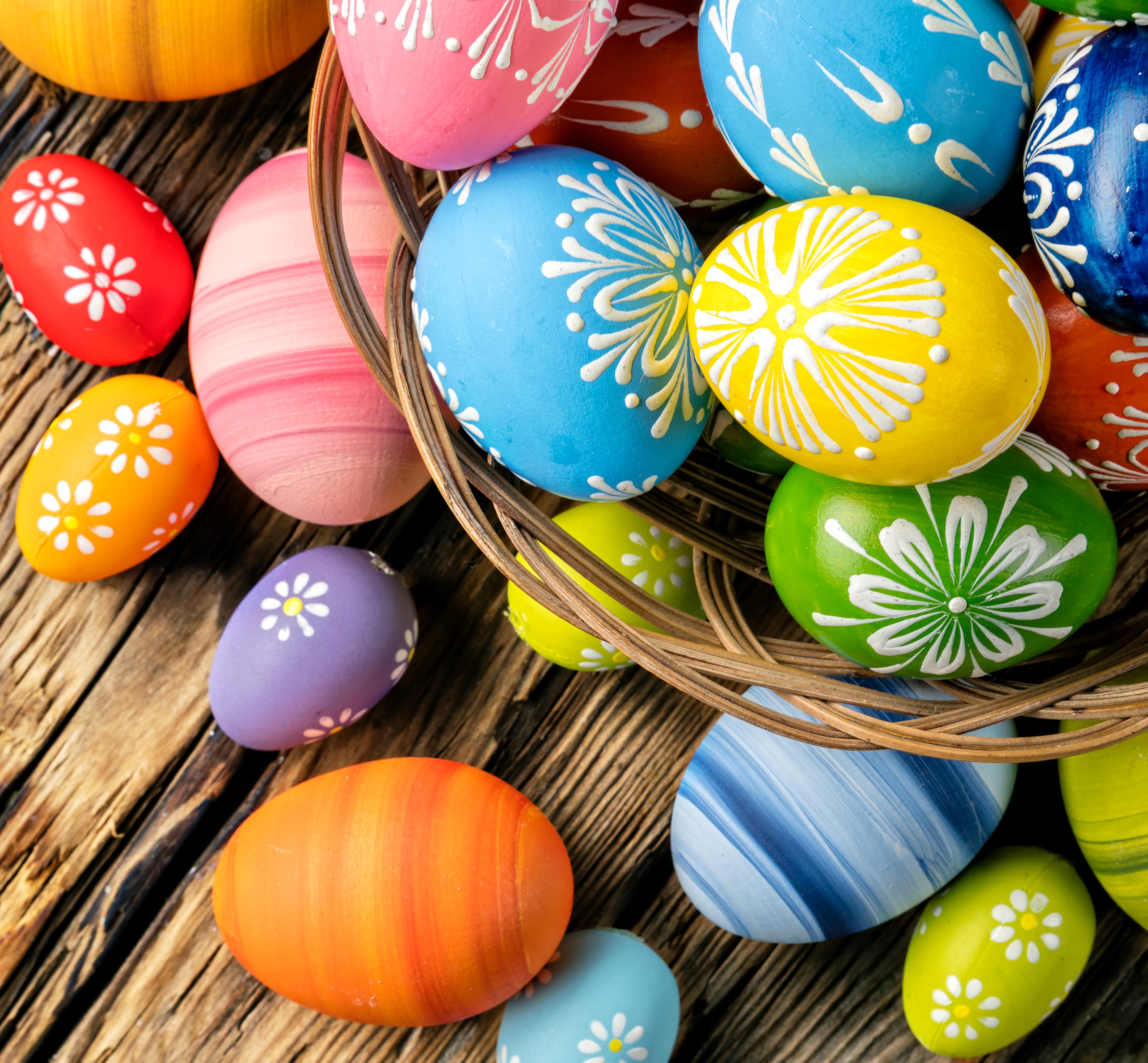 Easter Eggs in a Basket on Wood HD Wallpaper