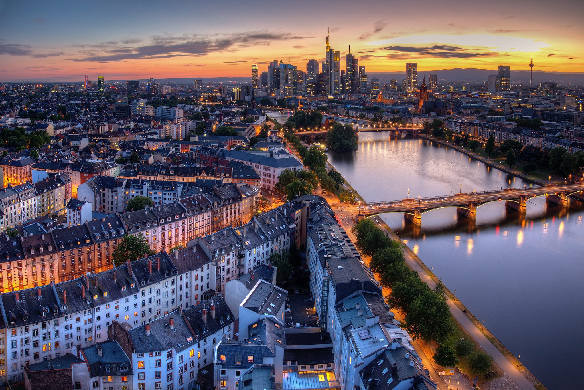 Frankfurt skyline and river at dusk HD Wallpaper