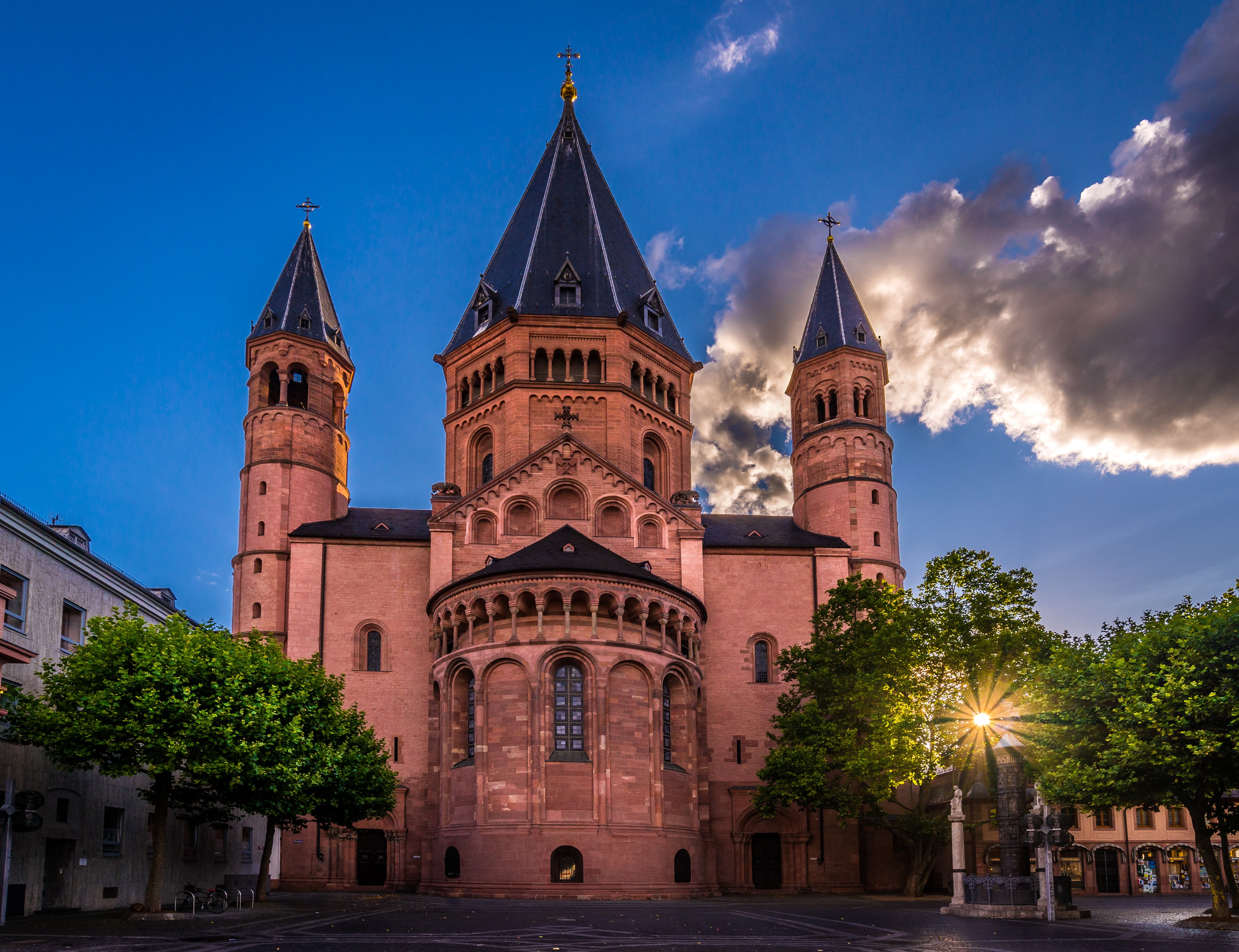 Mainz Cathedral with trees and clouds HD Wallpaper